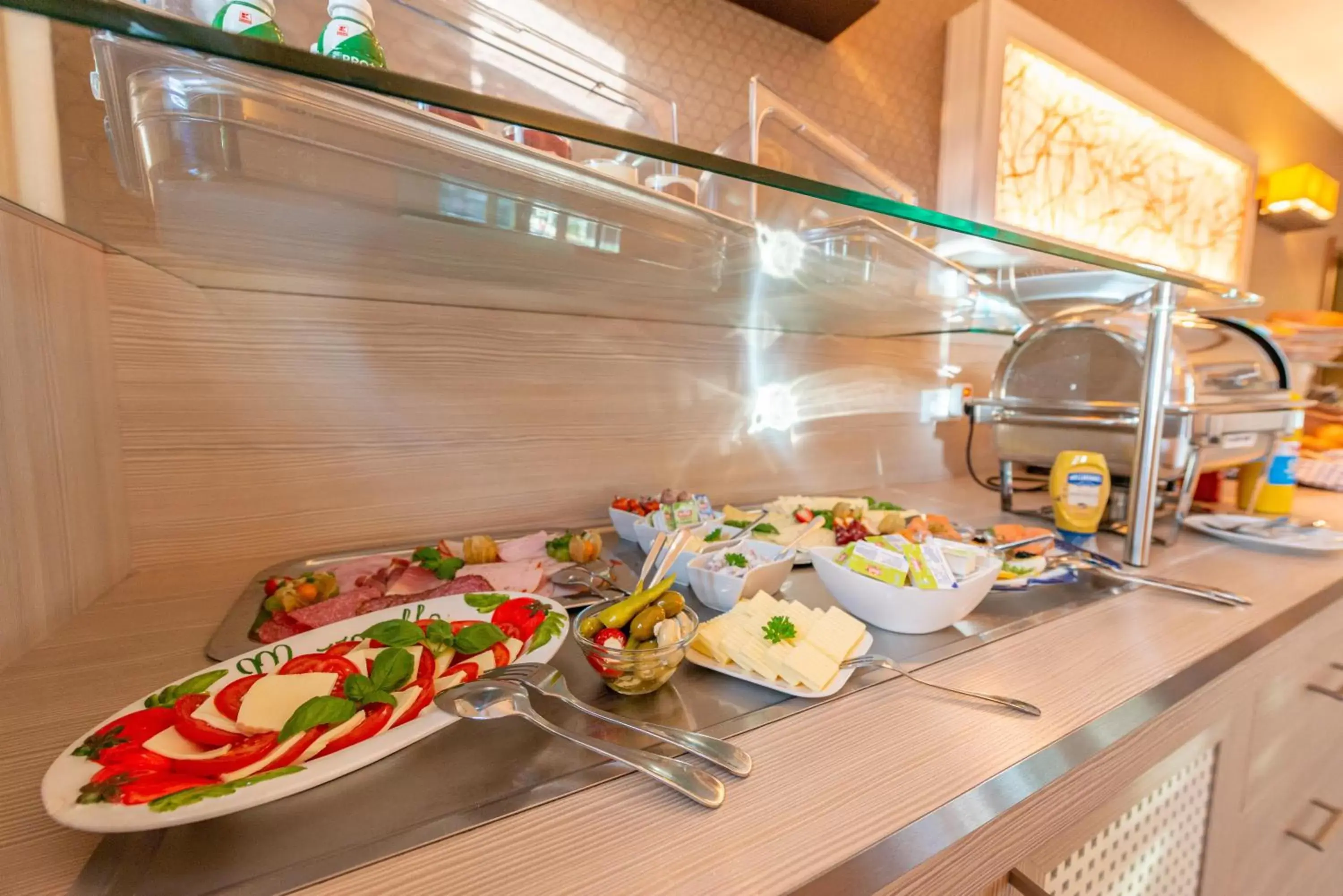 Buffet breakfast in Hotel an der Stadthalle Rostock HBF Buffet breakfast in Hotel an der Stadthalle Rostock HBF