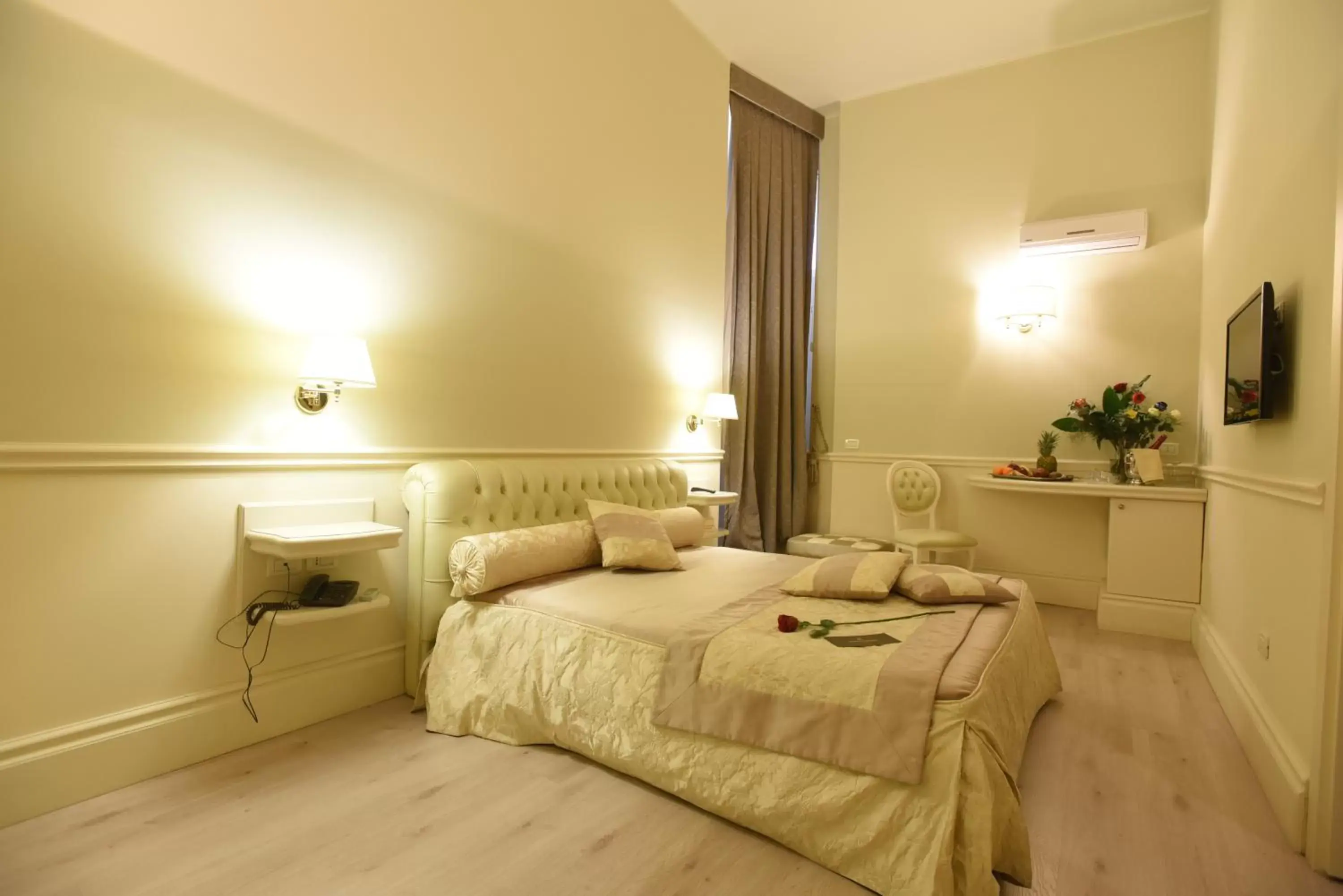 Bed in Suite Hotel Santa Chiara