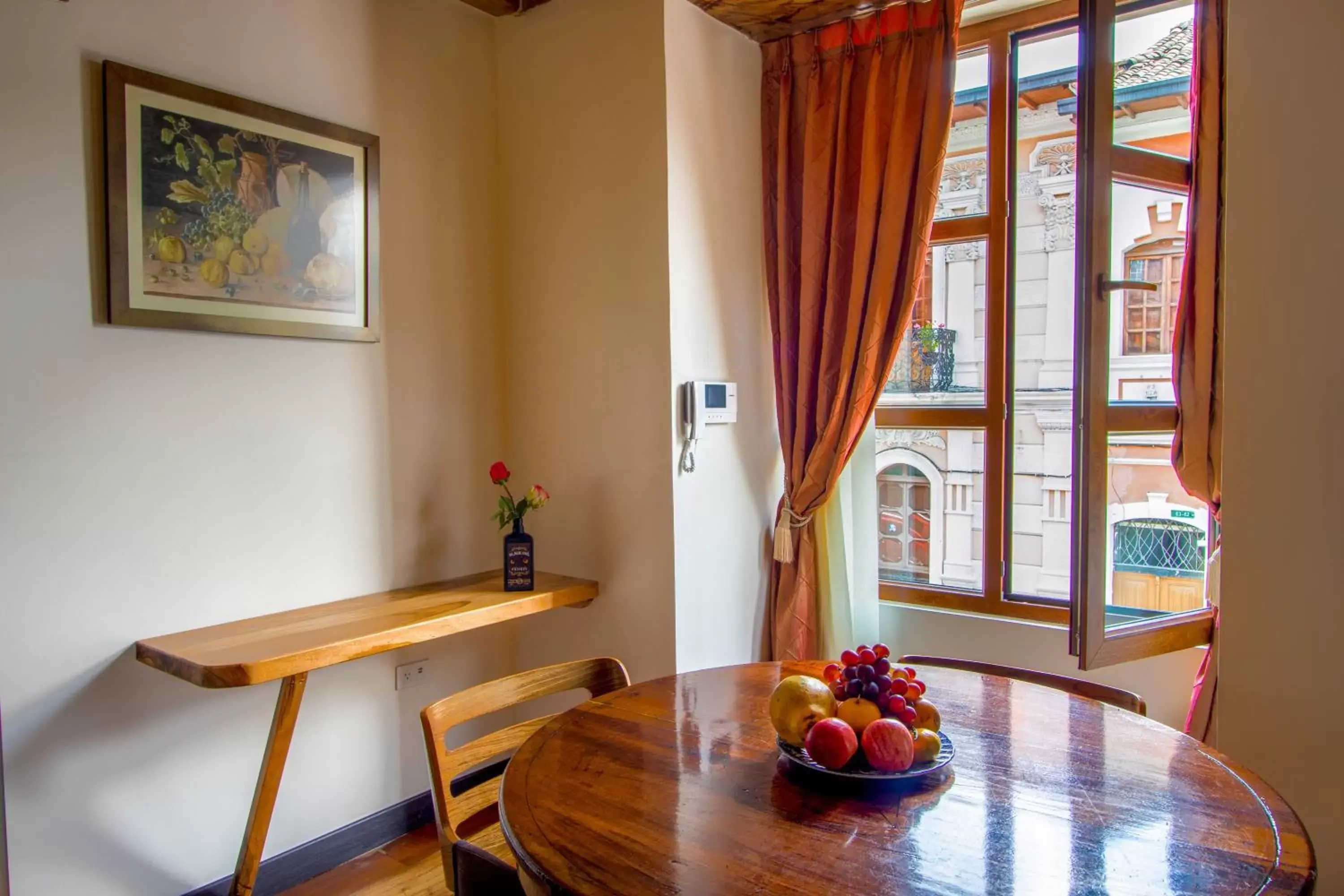 Dining Area in Old Town Quito Suites, Apartments & Boutique Hotel