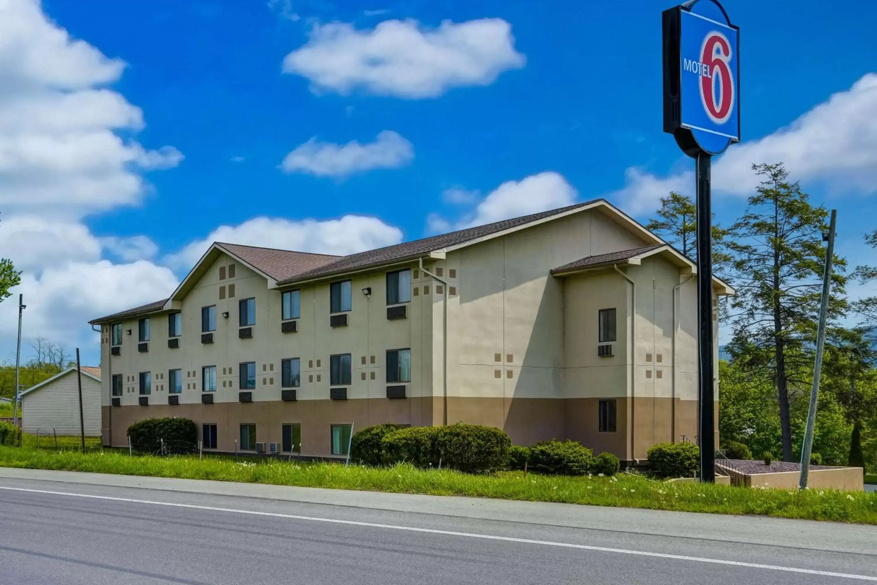 Property Building in Motel 6-Montoursville, PA