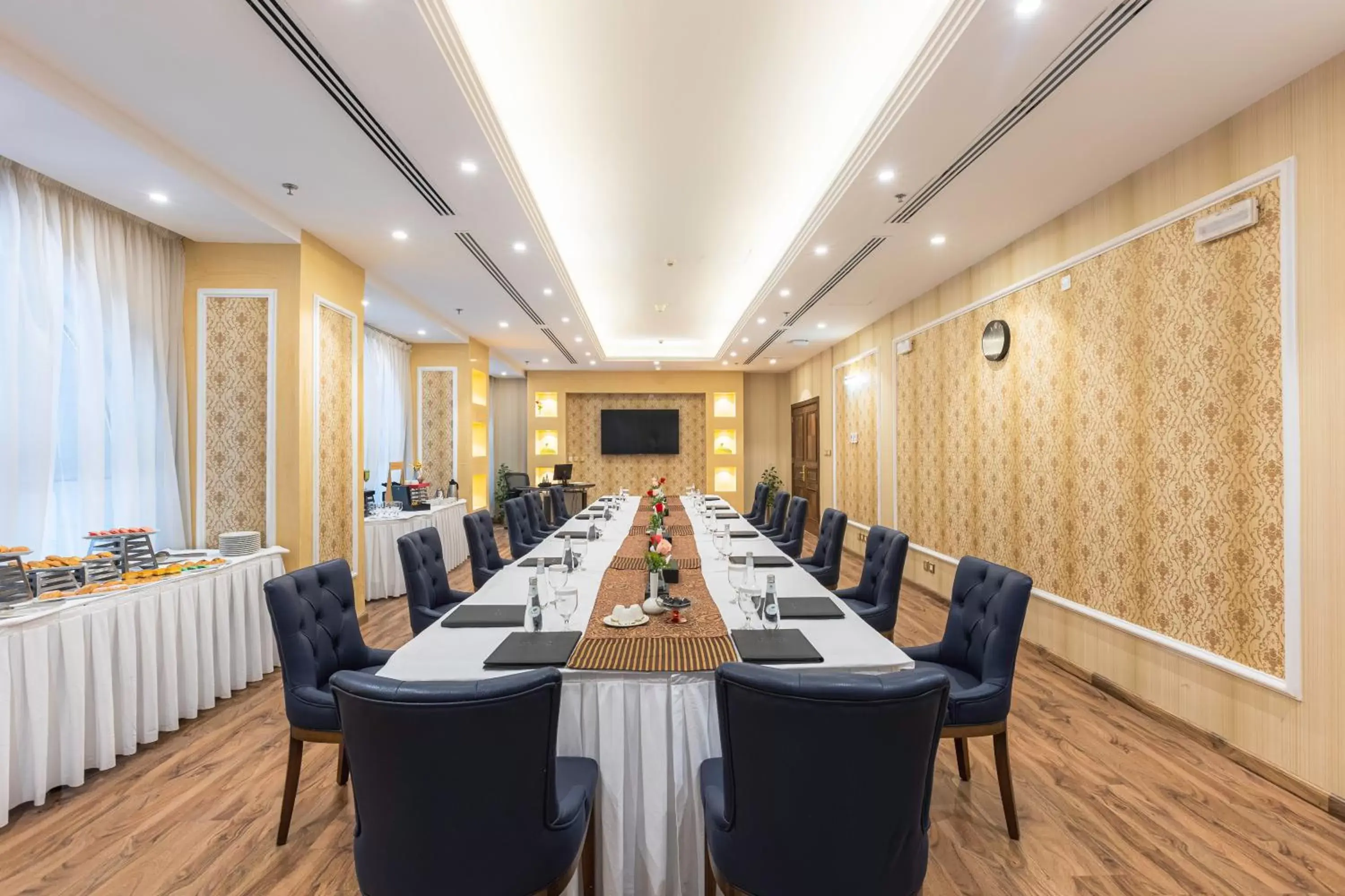 Business facilities in MADEN Hotel