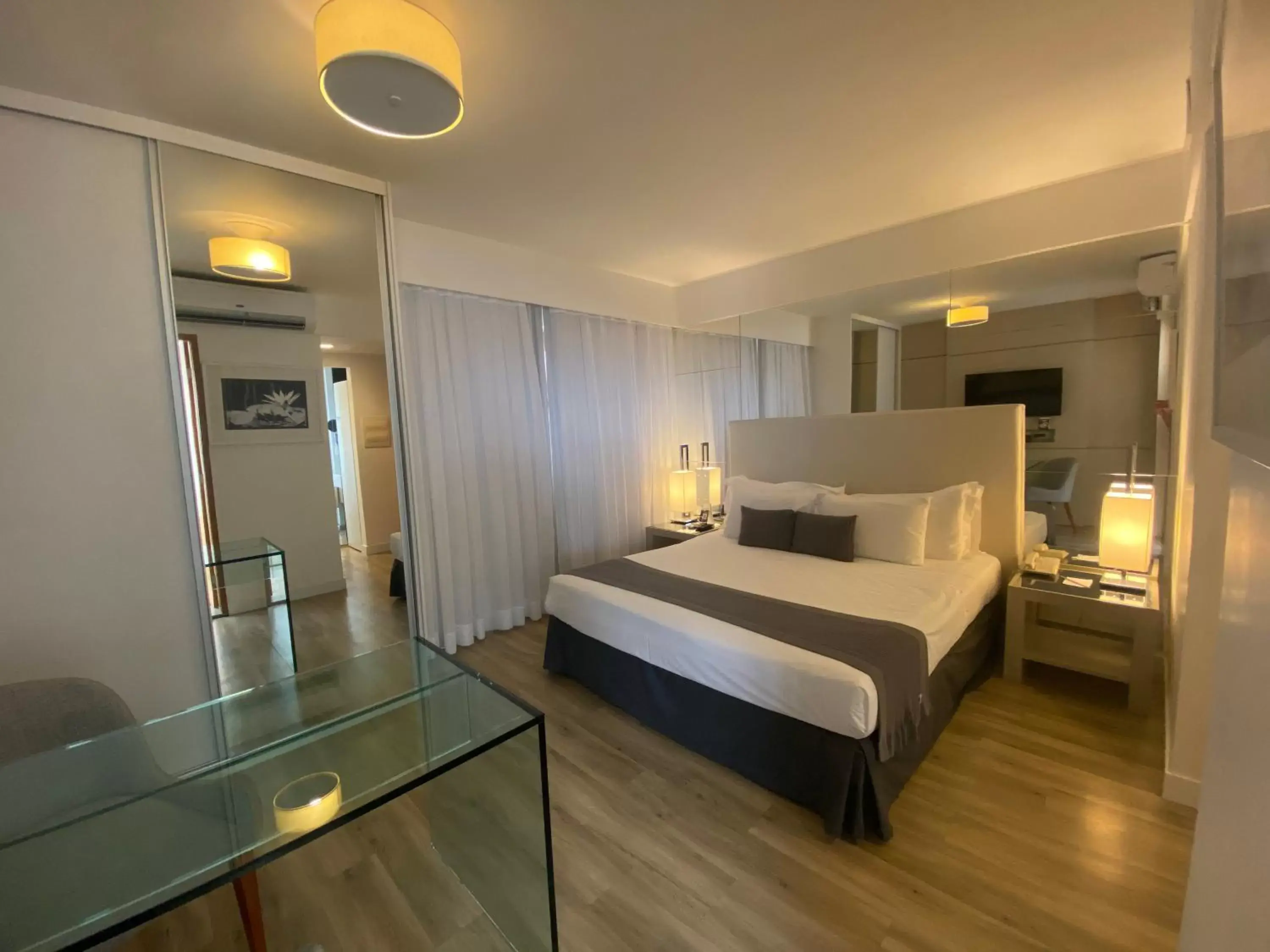 Bed in H2 Platinum Lourdes Bed in H2 Platinum Lourdes