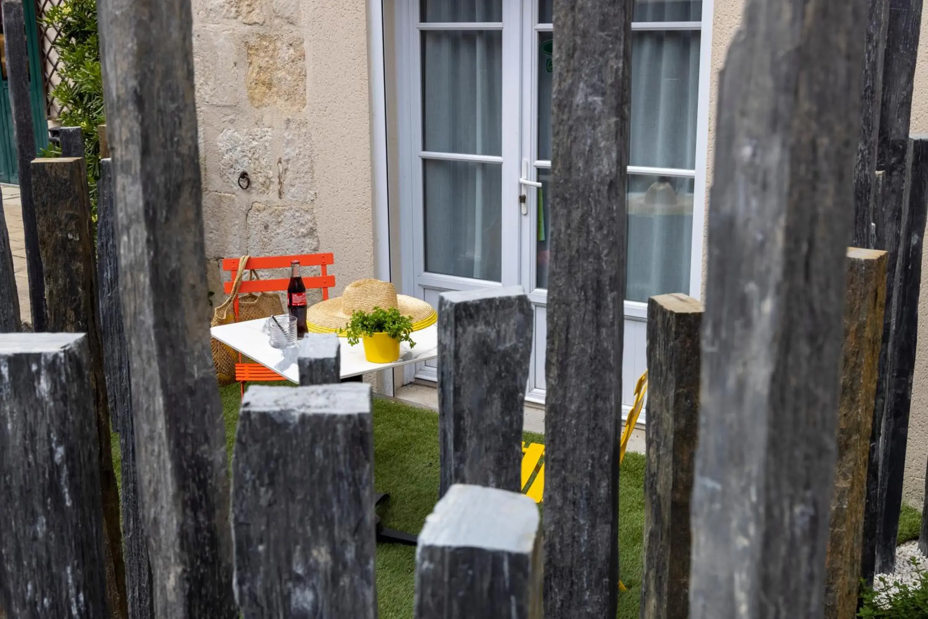 Patio in Logis Le Fontarabie