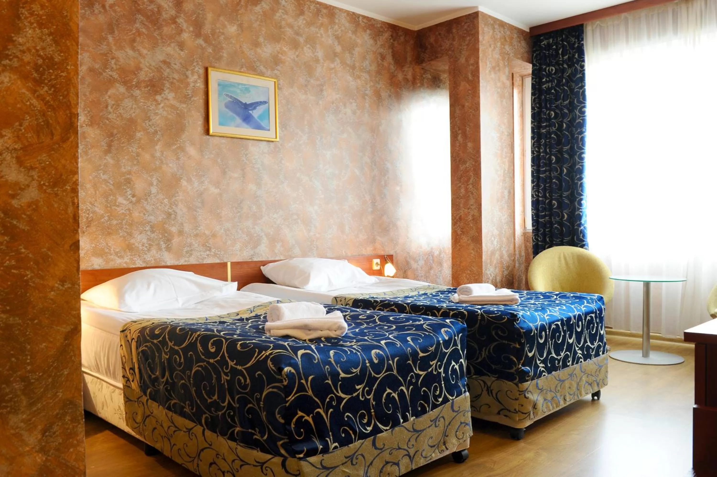 Bed in Hotel Akord - Free Parking & Metro Access