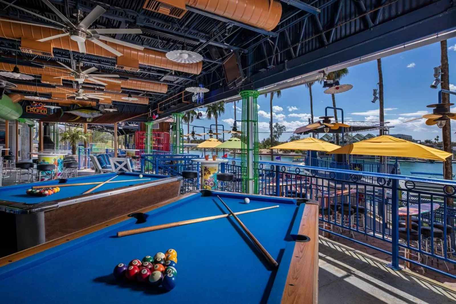 Restaurant/places to eat in London Bridge Resort