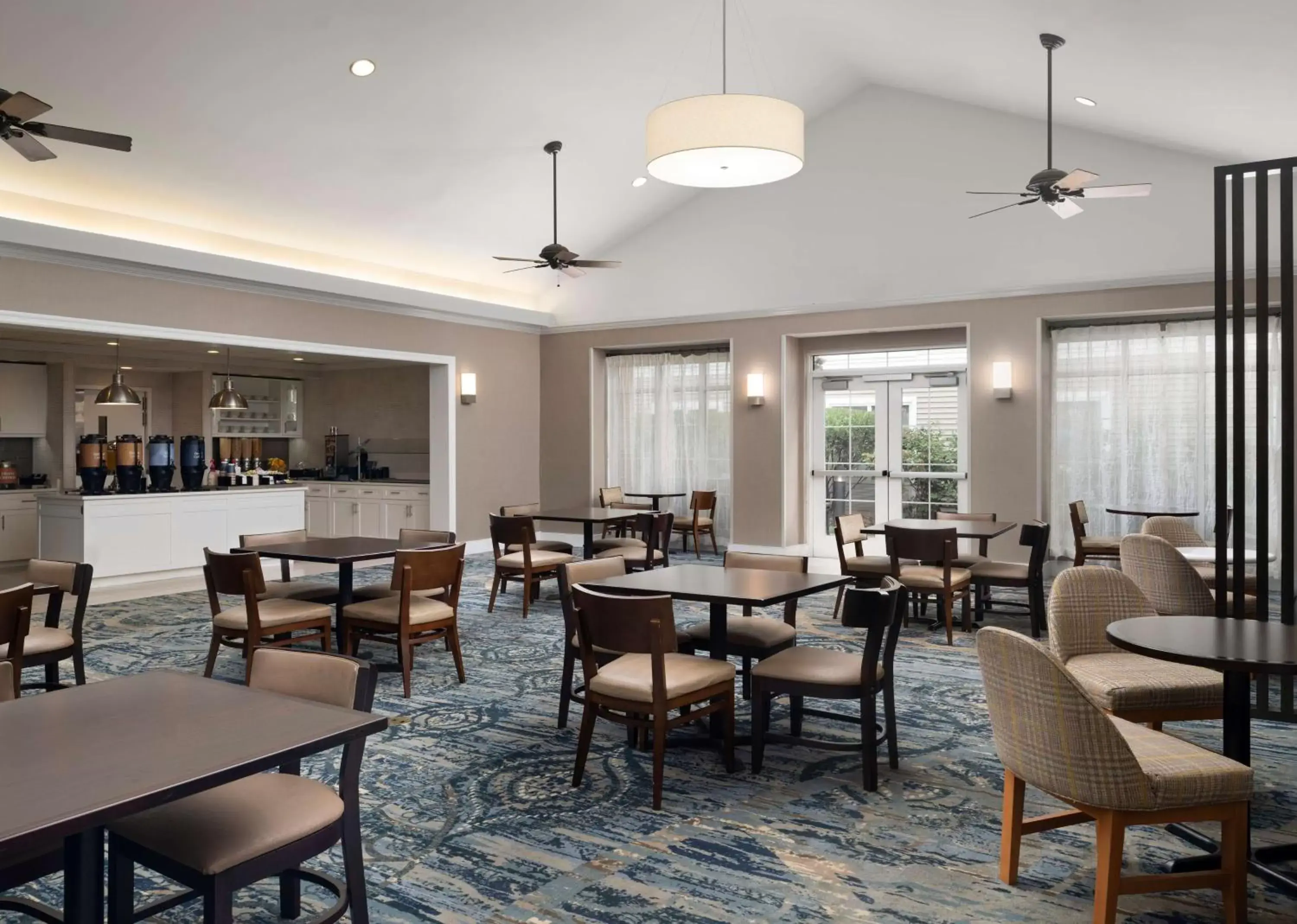 Breakfast, Lounge/Bar in Homewood Suites by Hilton Somerset