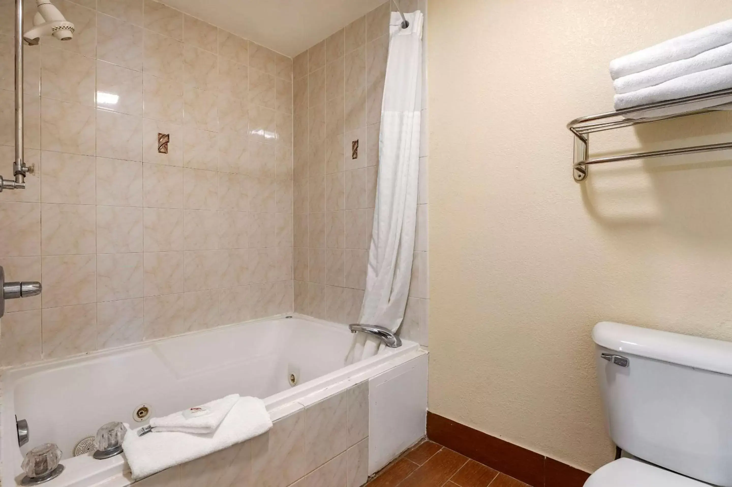 Photo of the whole room, Bathroom in Comfort Inn Joliet West I-80
