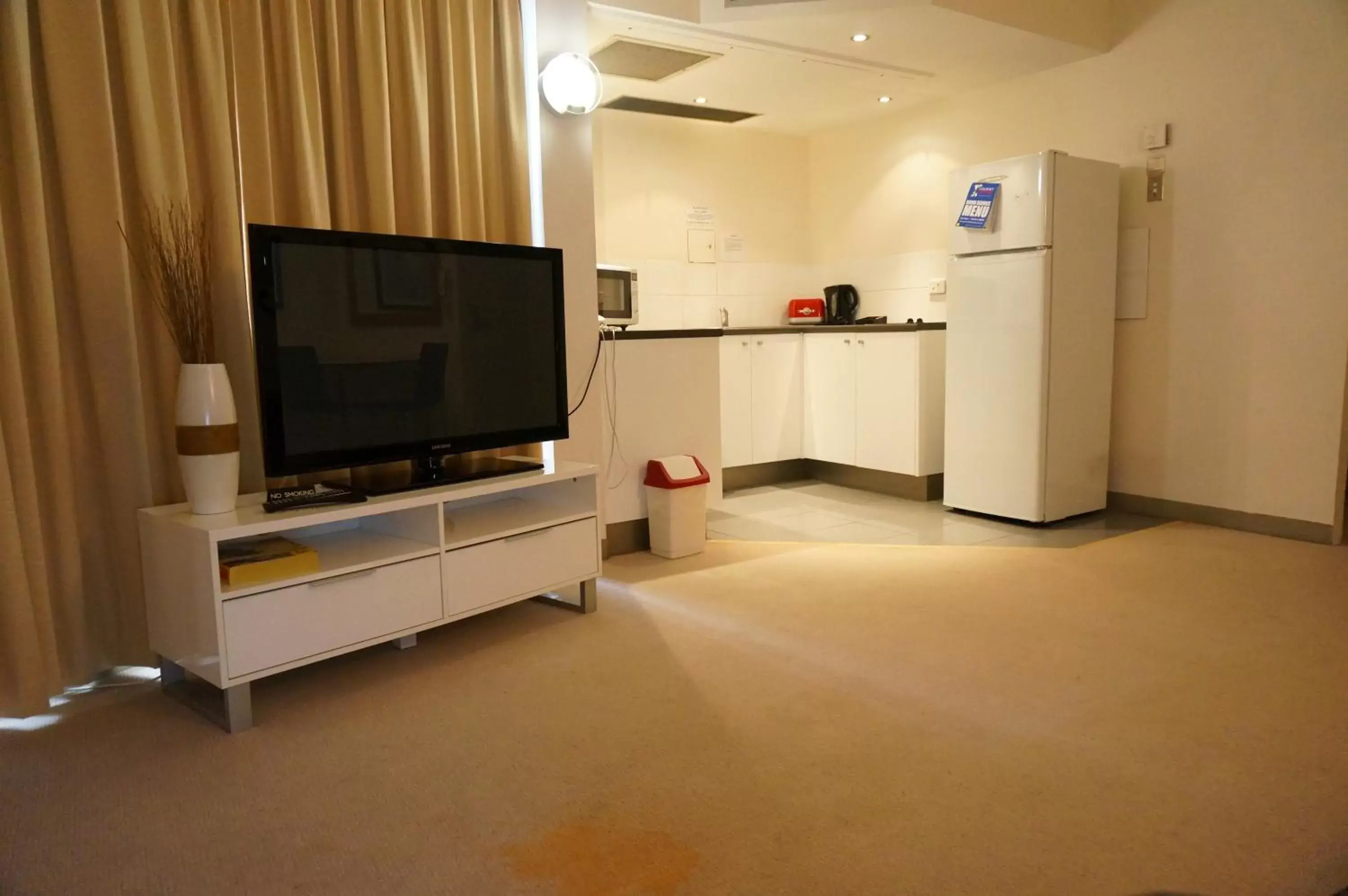 TV and multimedia, TV/Entertainment Center in Abbey On Roma Hotel & Apartments