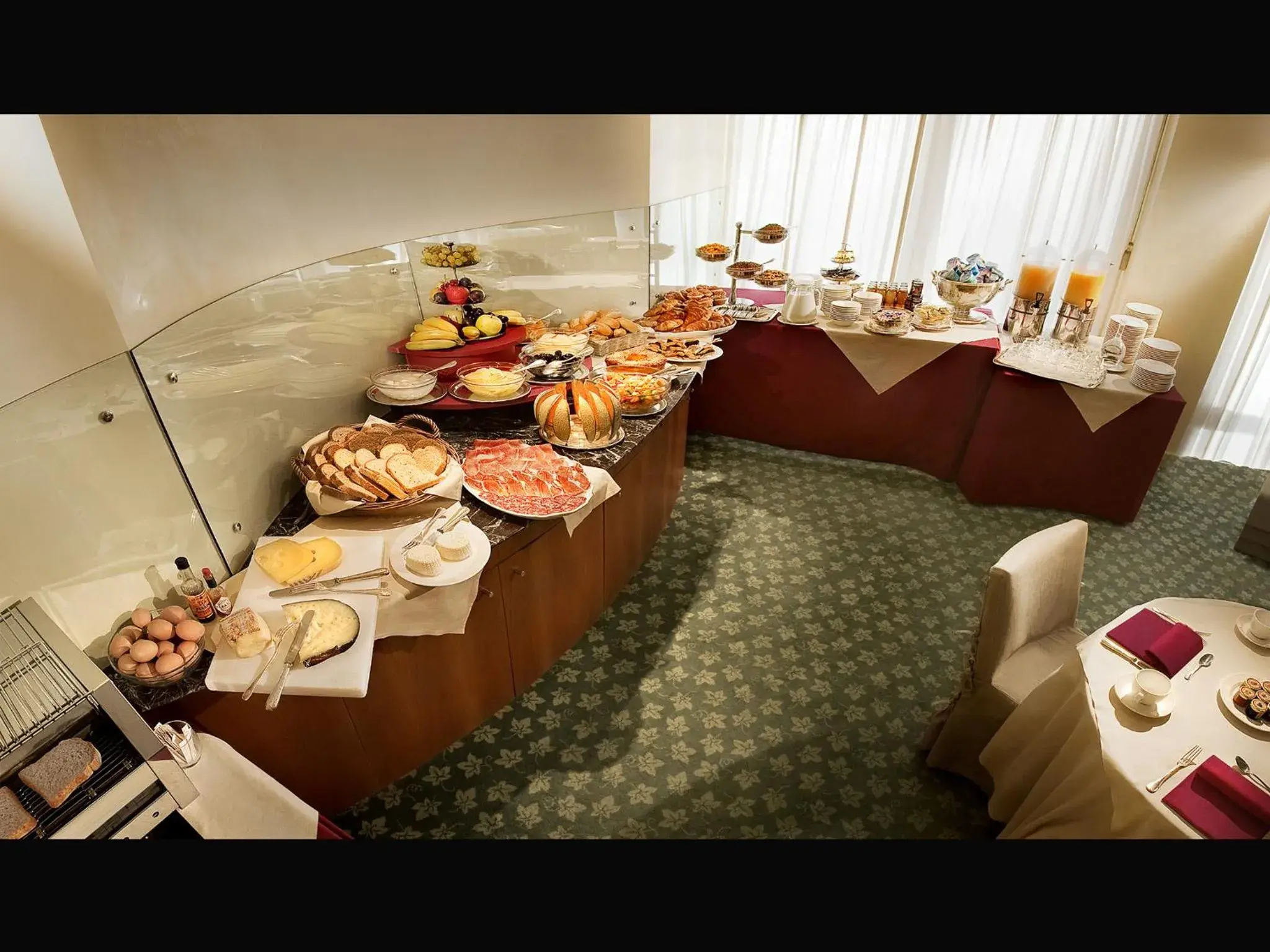 Restaurant/places to eat, Banquet Facilities in Hotel Cavour