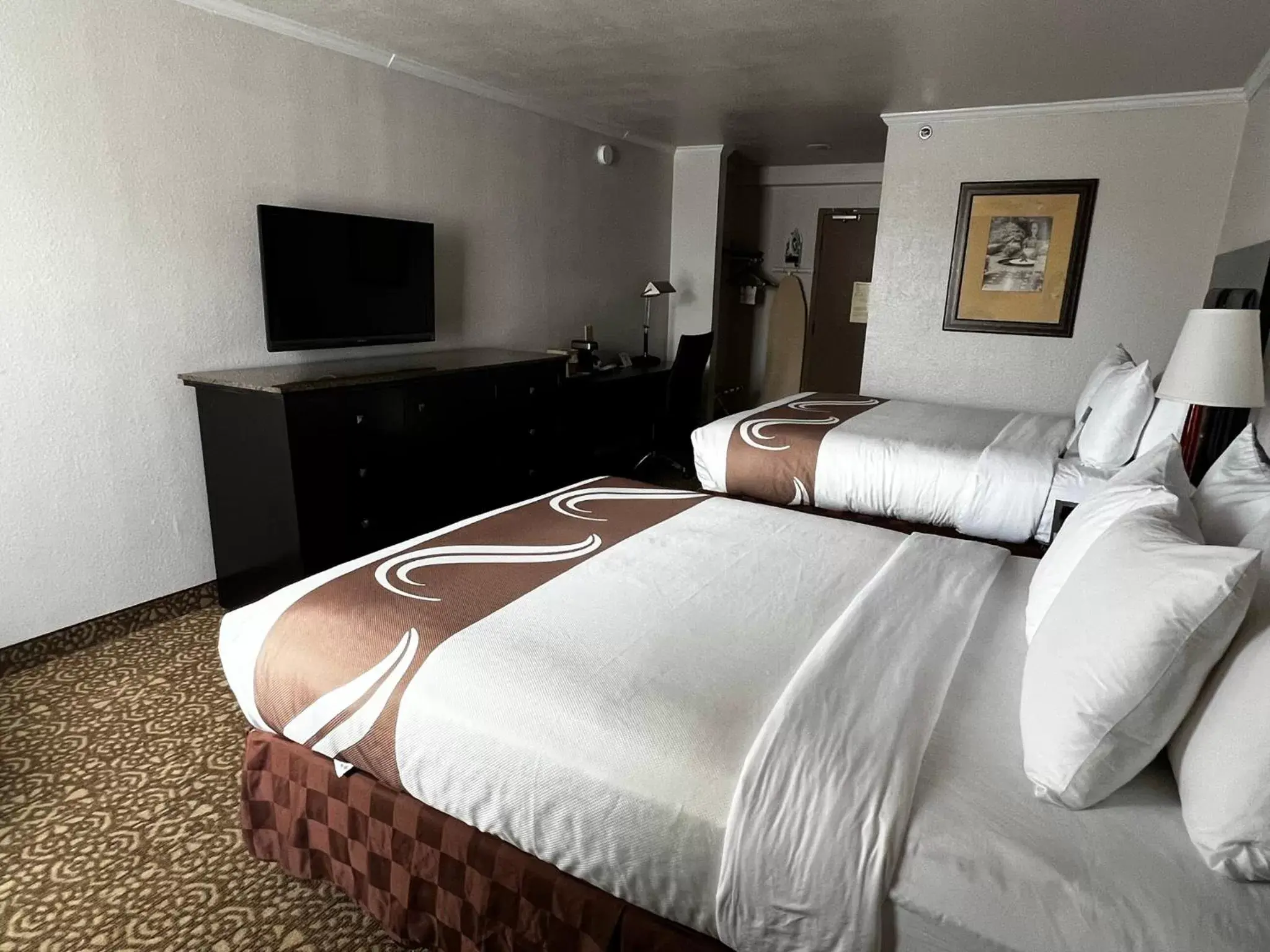 Communal lounge/ TV room, Bed in Quality Inn Fort Worth - Downtown East