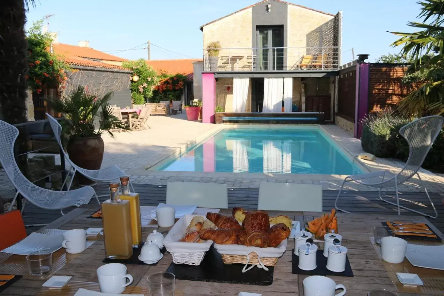 Breakfast, Swimming Pool in Chambres d'hôtes Home Sweet Home