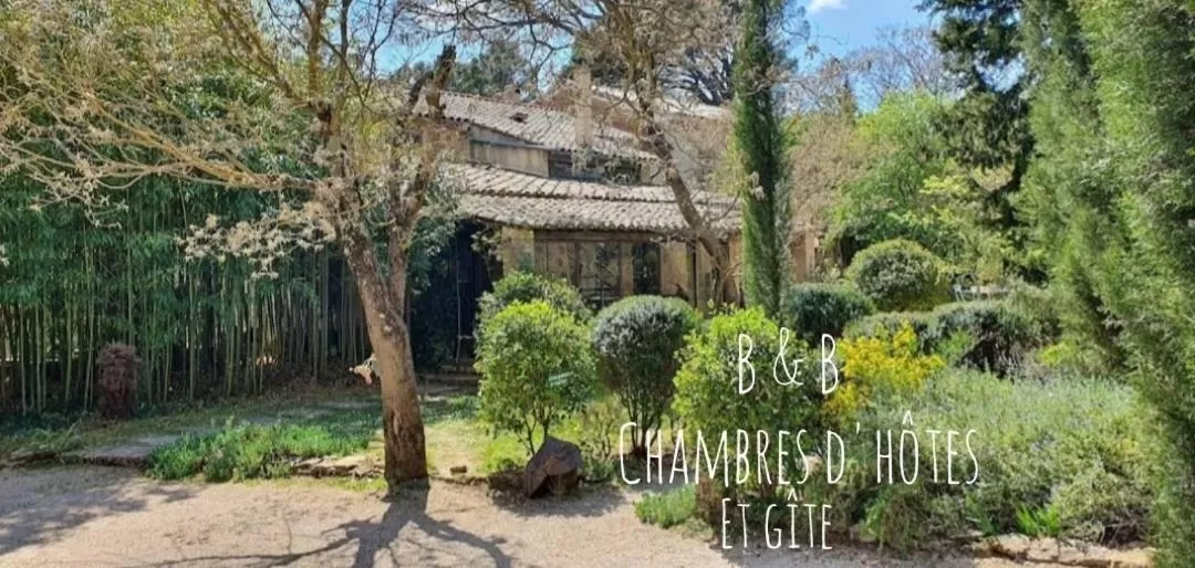 Garden in Aux berges du pont du gard