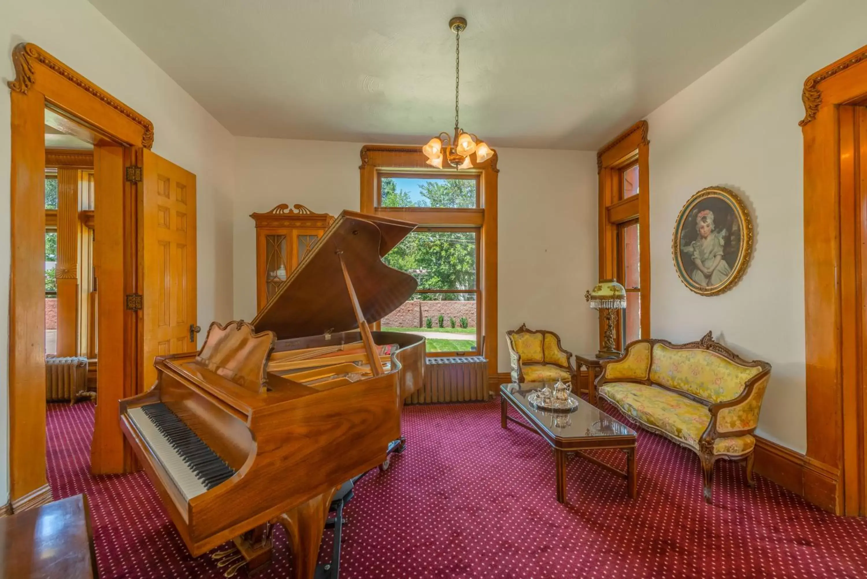 Seating Area in Orman Mansion - Pueblo's Most Luxurious Stay!