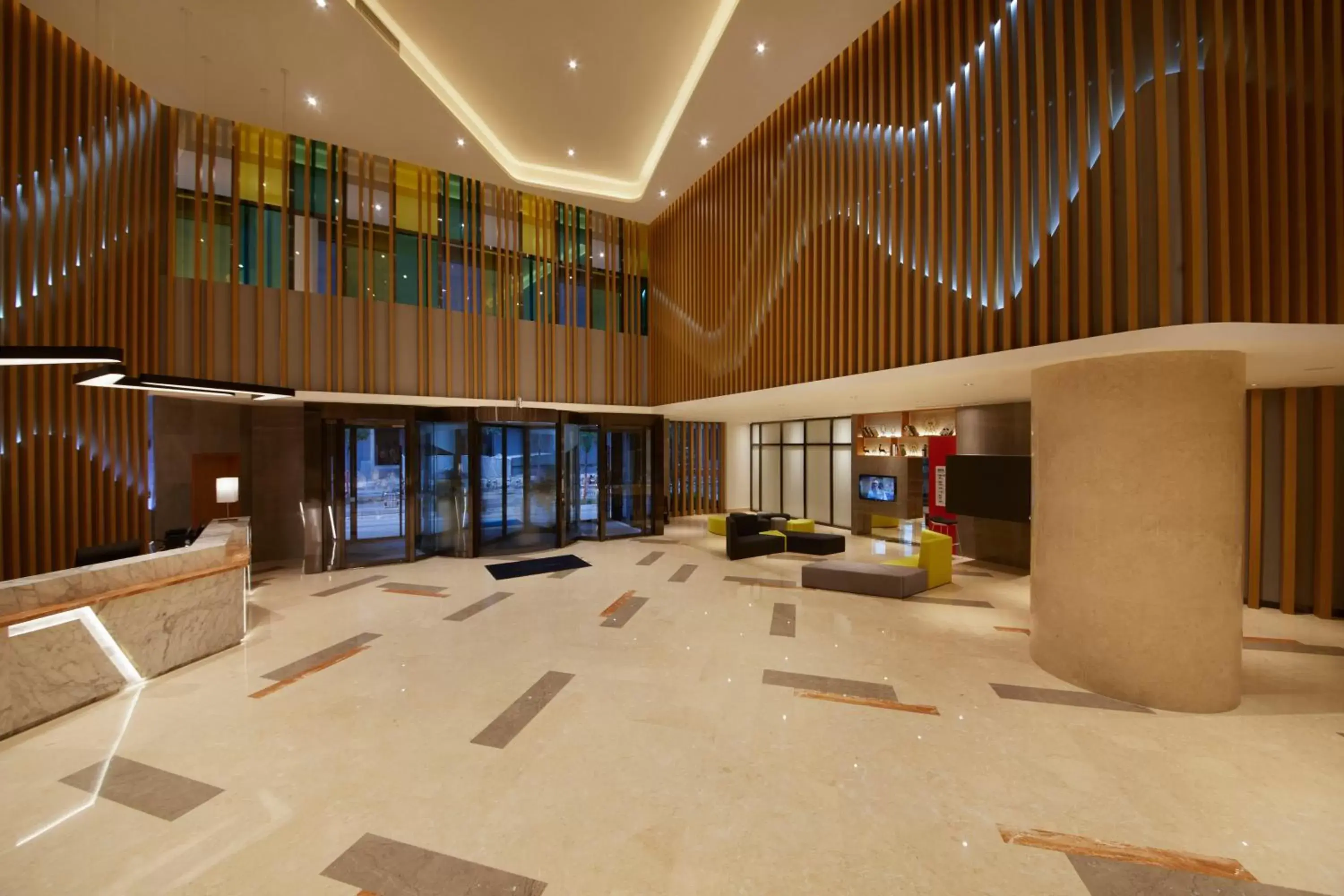 Property building, Lobby/Reception in Holiday Inn Express Zhengzhou Zhengdong, an IHG Hotel