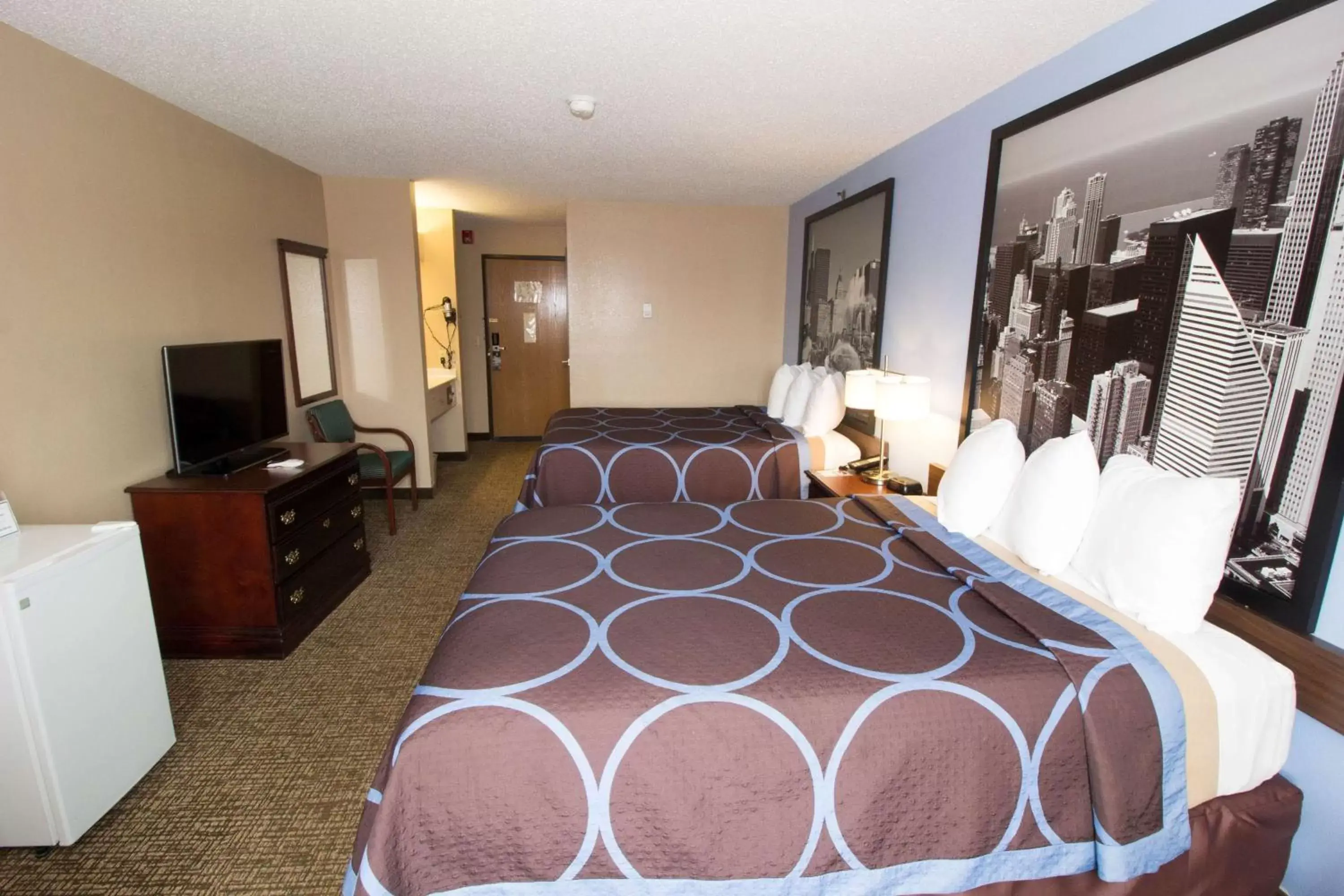 Photo of the whole room, Bed in Super 8 by Wyndham Chicago O'Hare Airport