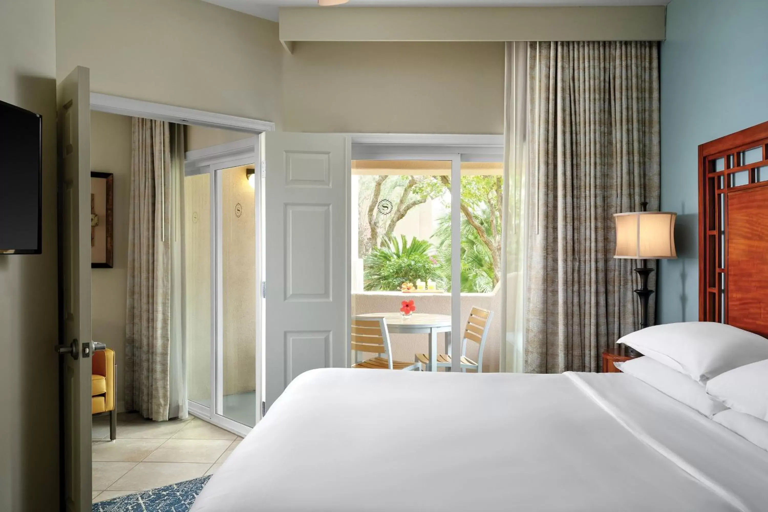 Bedroom, Bed in Sheraton Desert Oasis Villas, Scottsdale