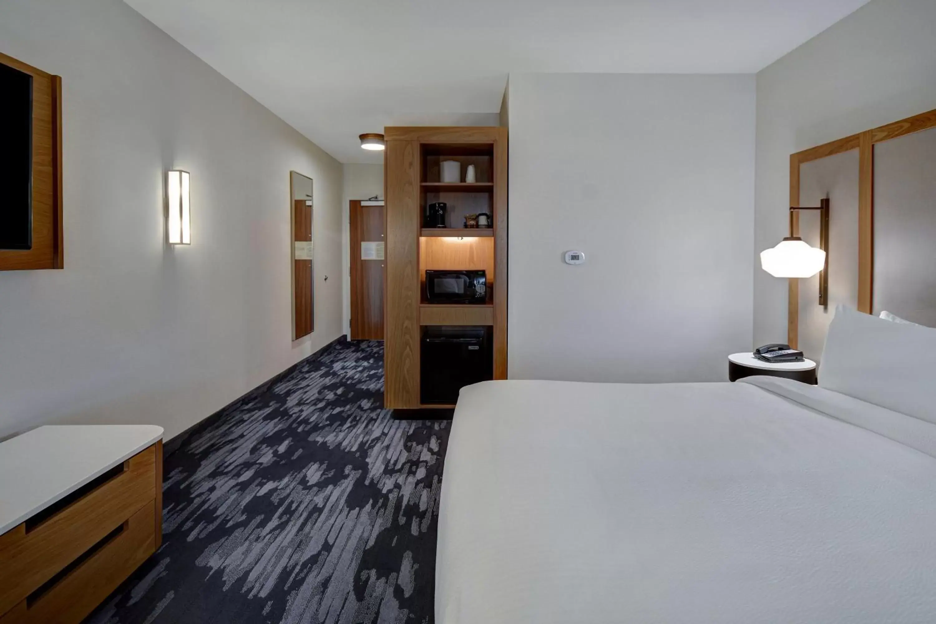 Photo of the whole room, Bed in Fairfield by Marriott Inn & Suites Grand Rapids Wyoming