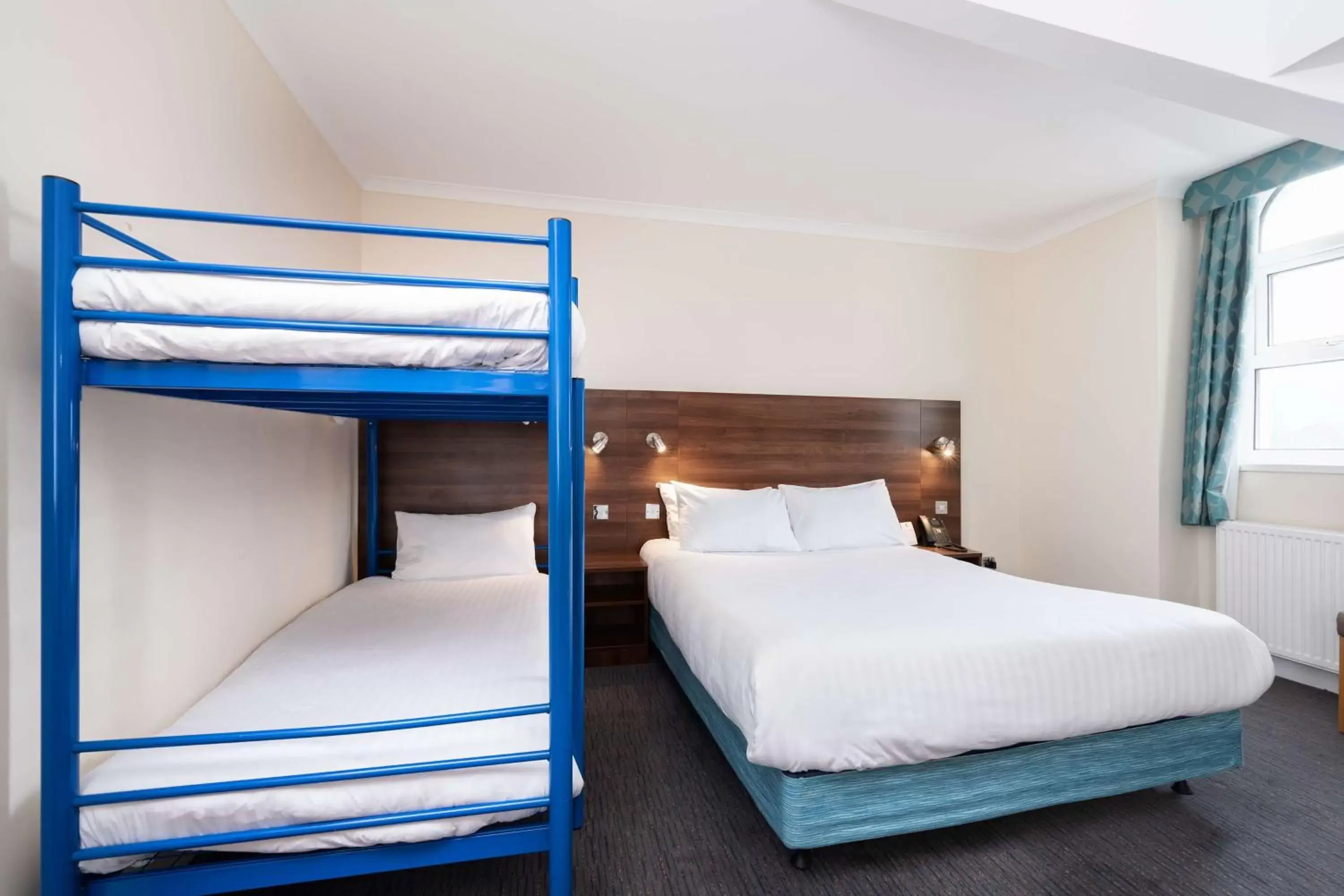 Standard Family Room with One Double Bed and Twin Beds in Best Western Carlton Hotel Standard Family Room with One Double Bed and Twin Beds in Best Western Carlton Hotel