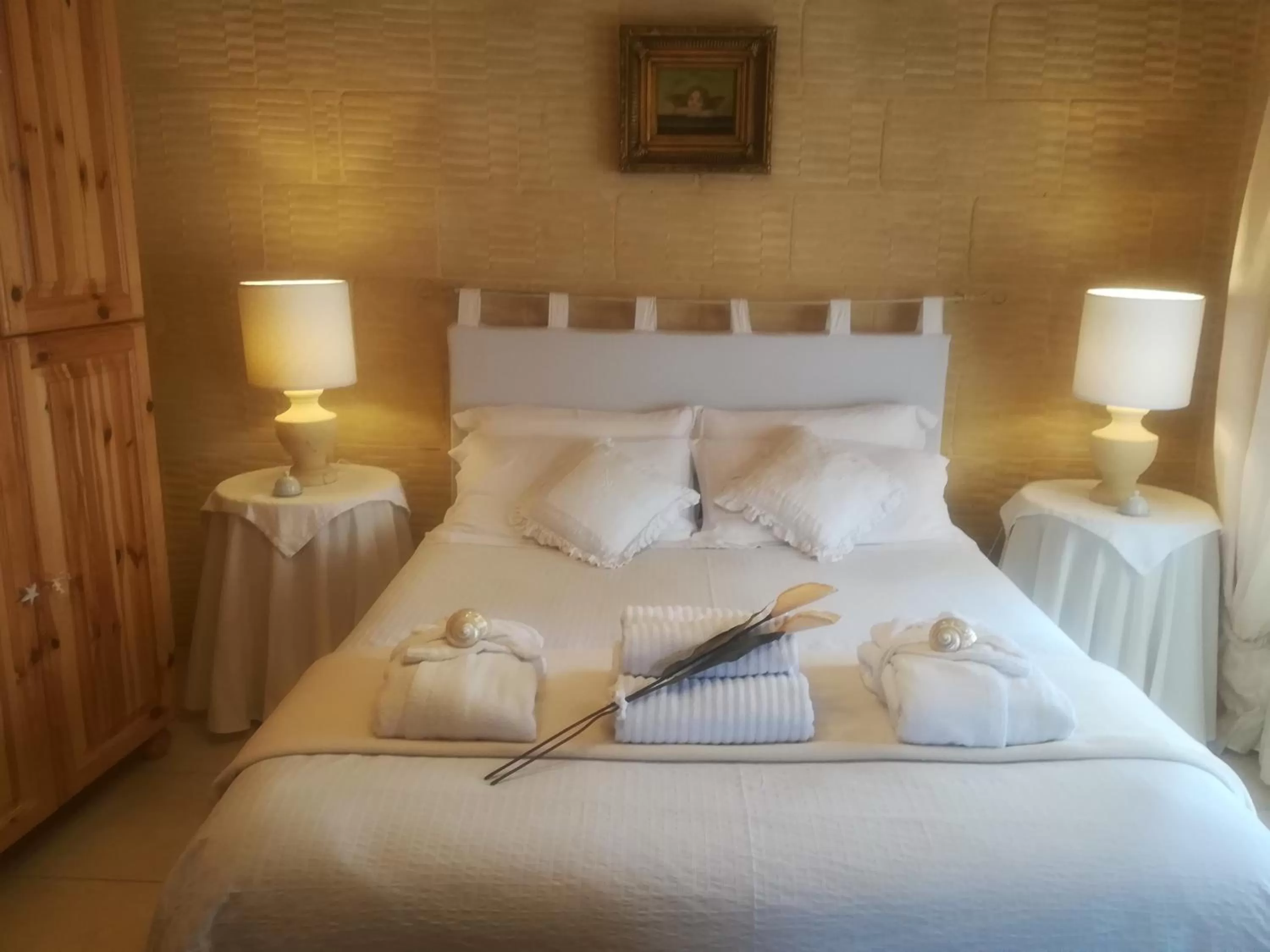 Bed in Betty Cake B&B