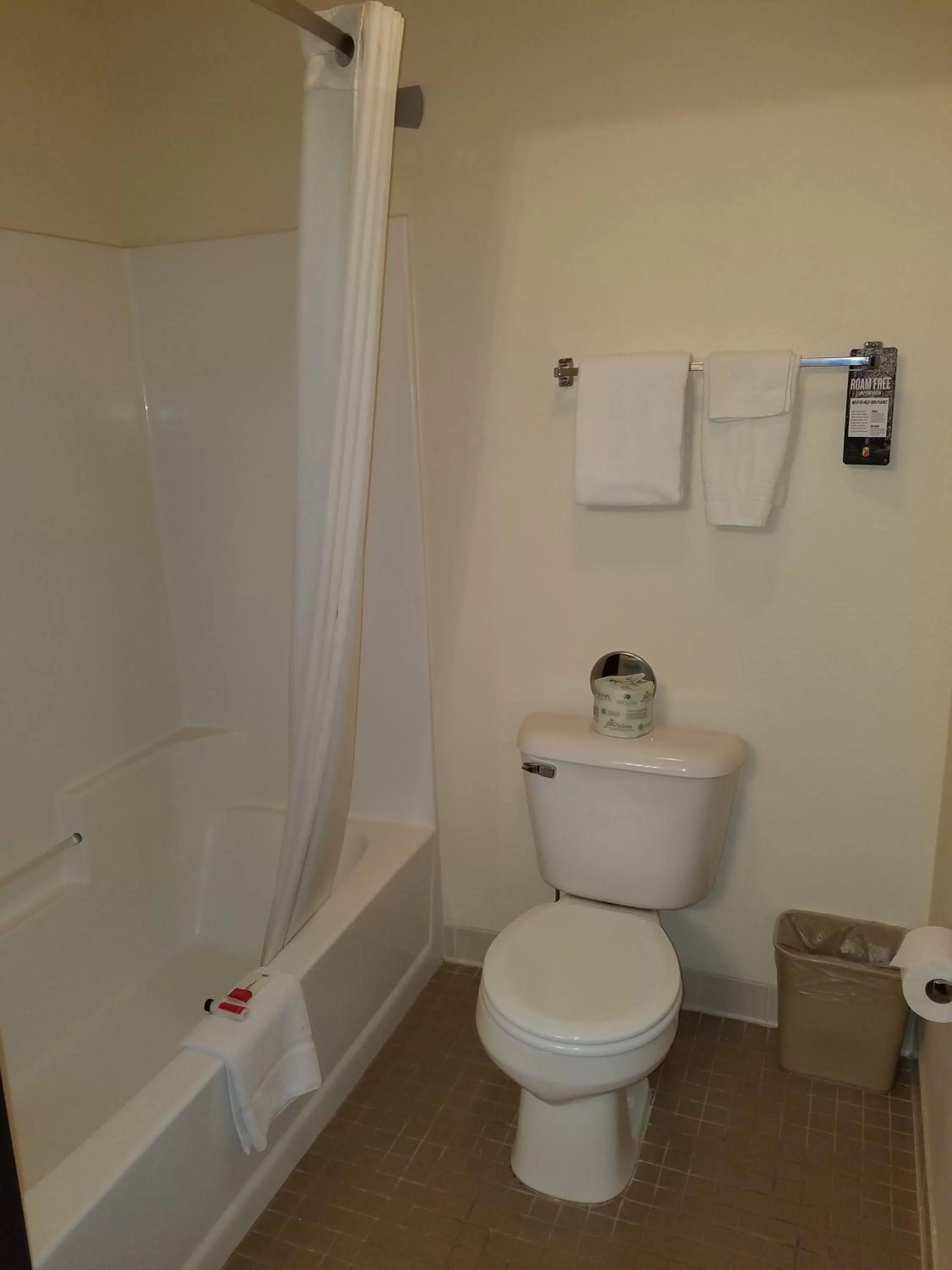 Bathroom in Super 8 by Wyndham Phillips