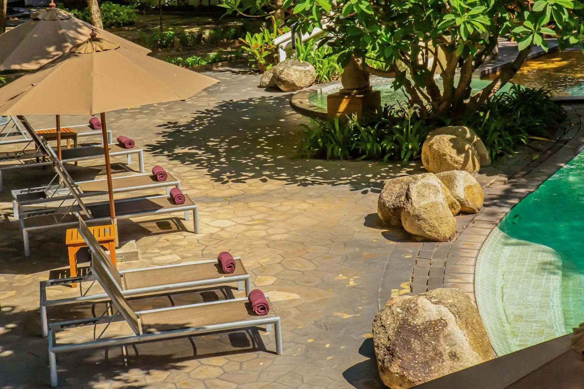 Swimming pool in Woodlands Hotel and Resort Pattaya