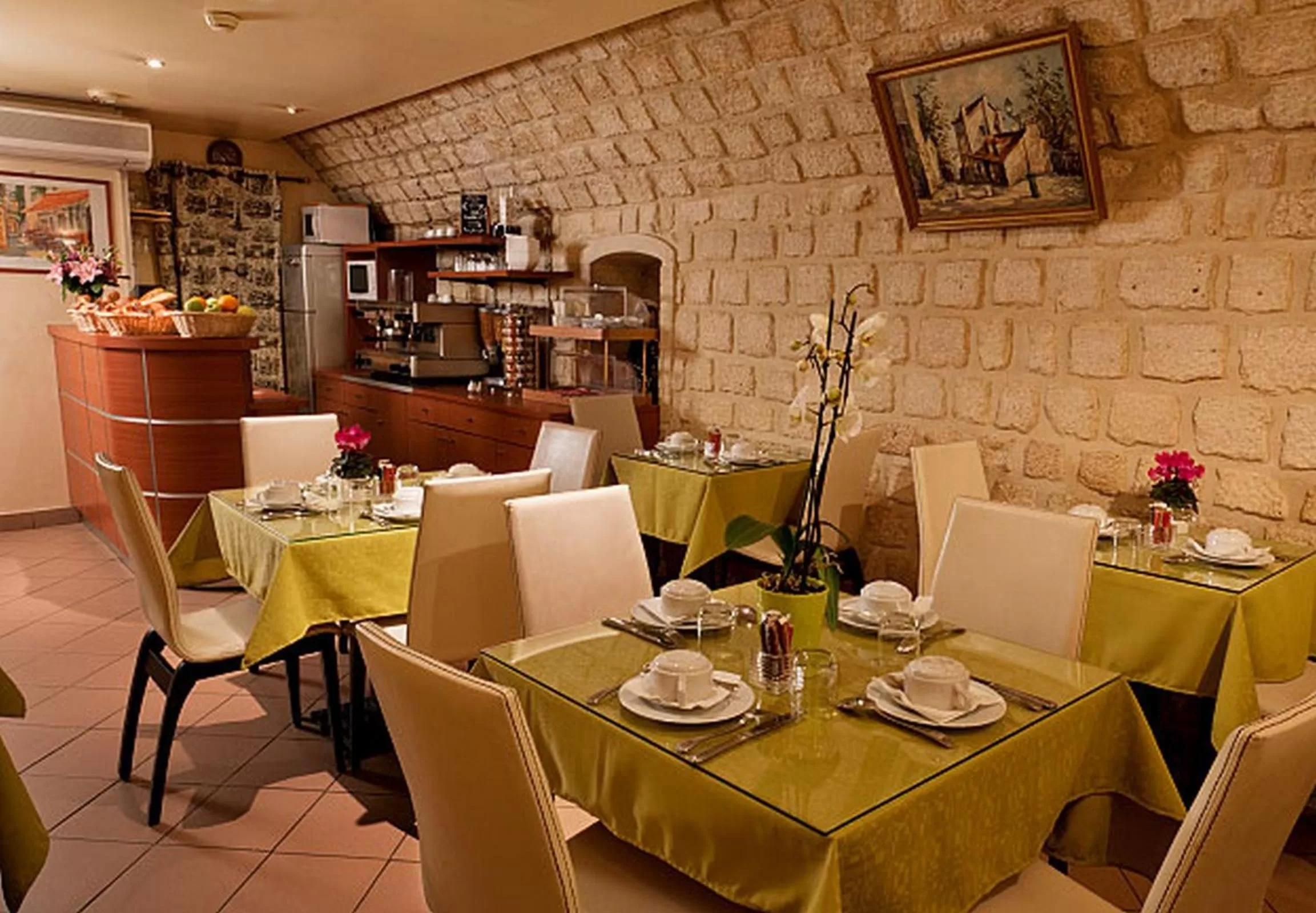 Restaurant/places to eat in Hôtel Opera Deauville