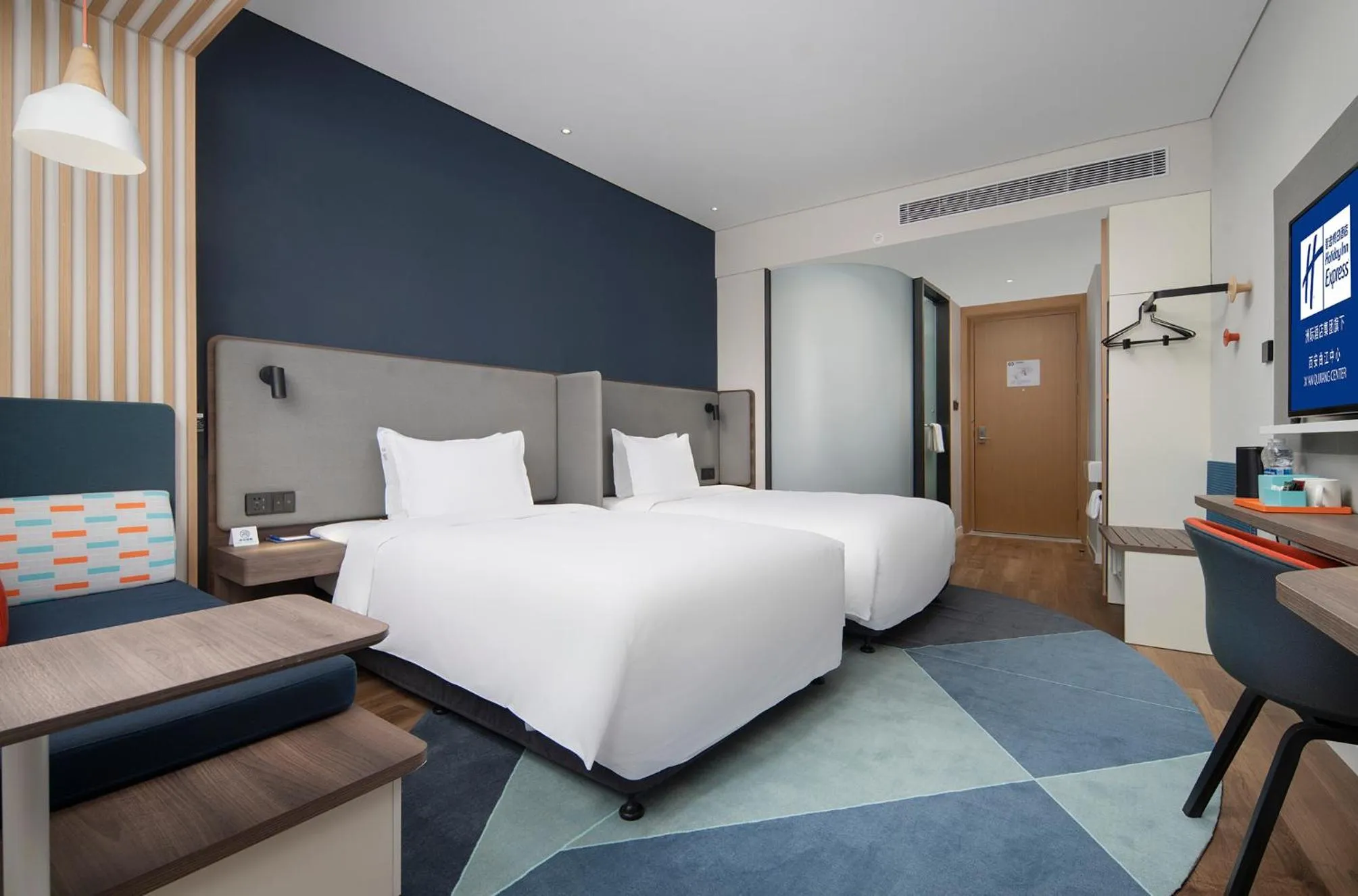 Property building, Bed in Holiday Inn Express Xi'an Qujiang Center by IHG