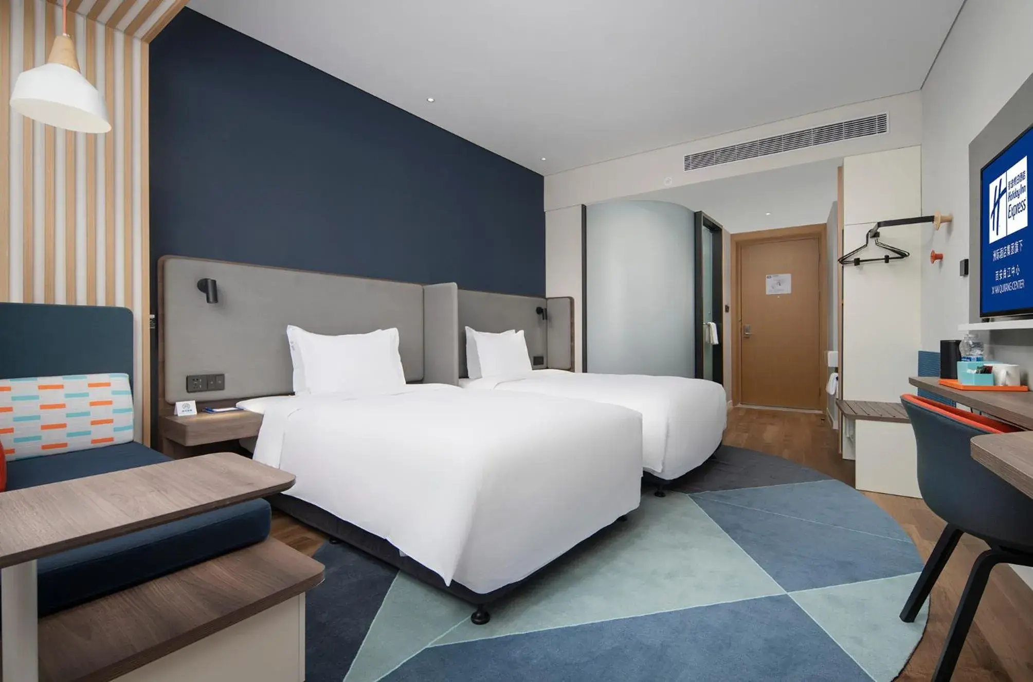 Property building, Bed in Holiday Inn Express Xi'an Qujiang Center, an IHG Hotel