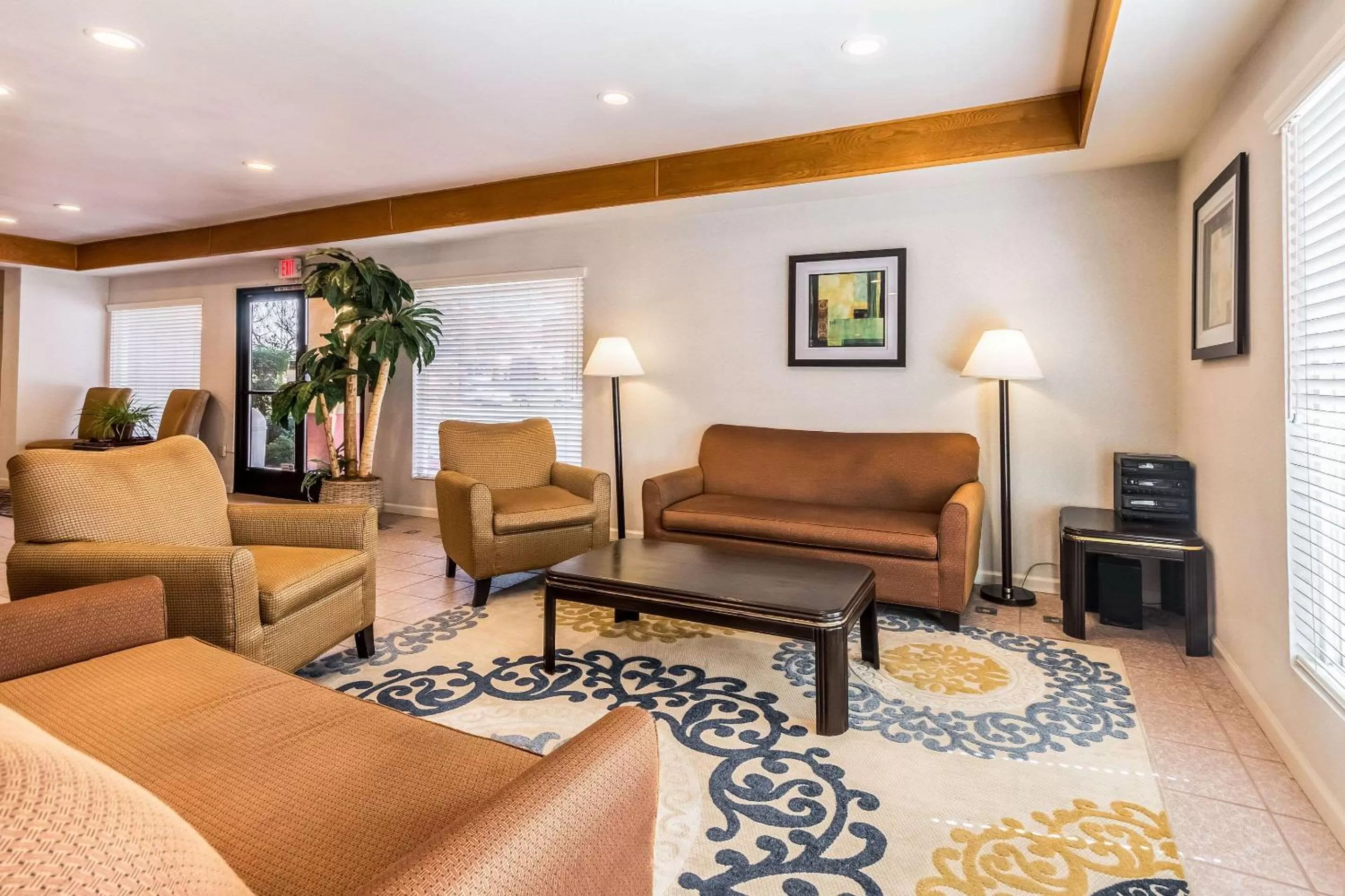 Lobby or reception in Quality Inn Fresno Near University