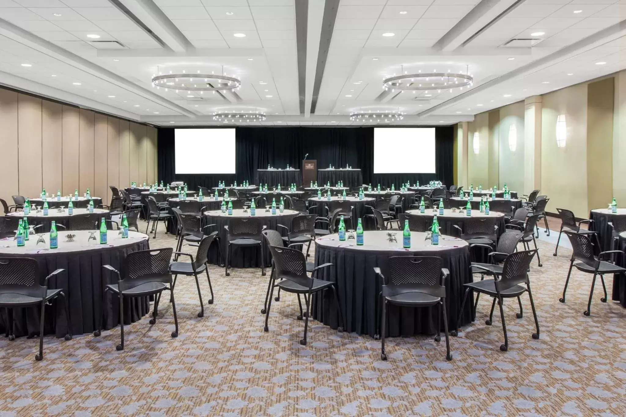 Banquet/Function facilities in Crowne Plaza Chicago O'Hare Hotel & Conference Center, an IHG Hotel