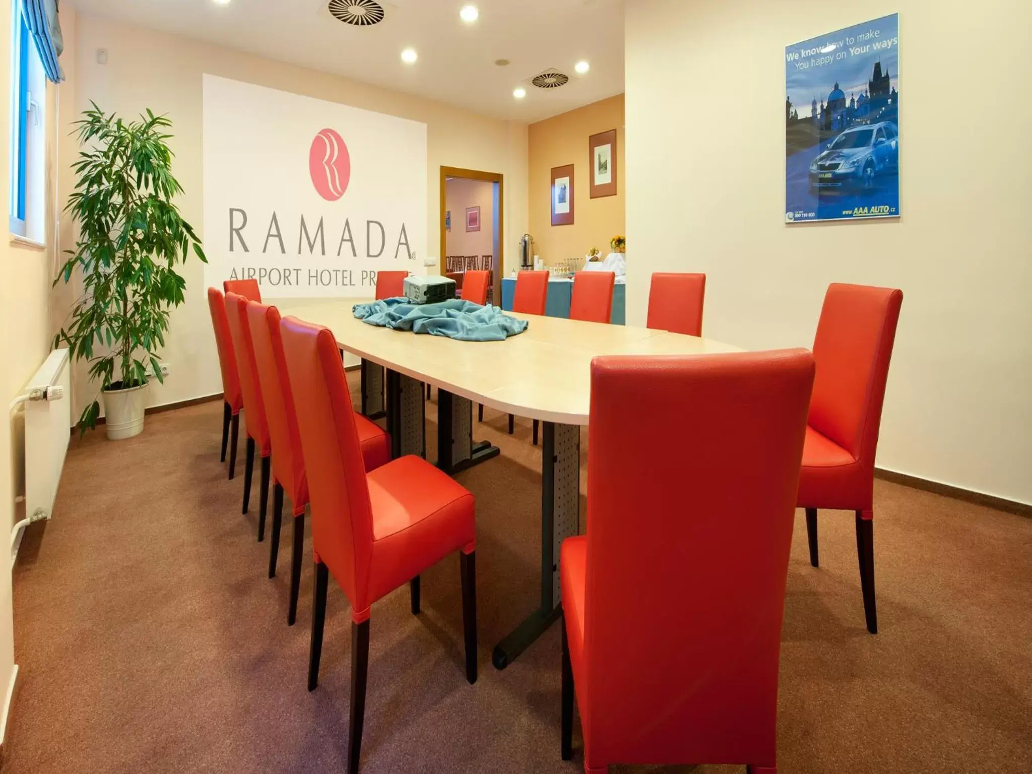 Business facilities in Ramada Airport Hotel Prague