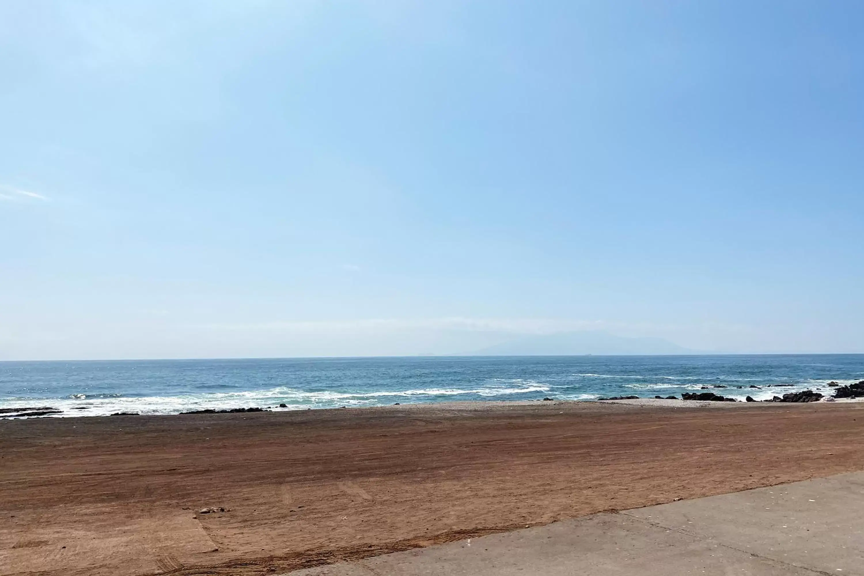 Beach in Wyndham Garden Antofagasta Pettra