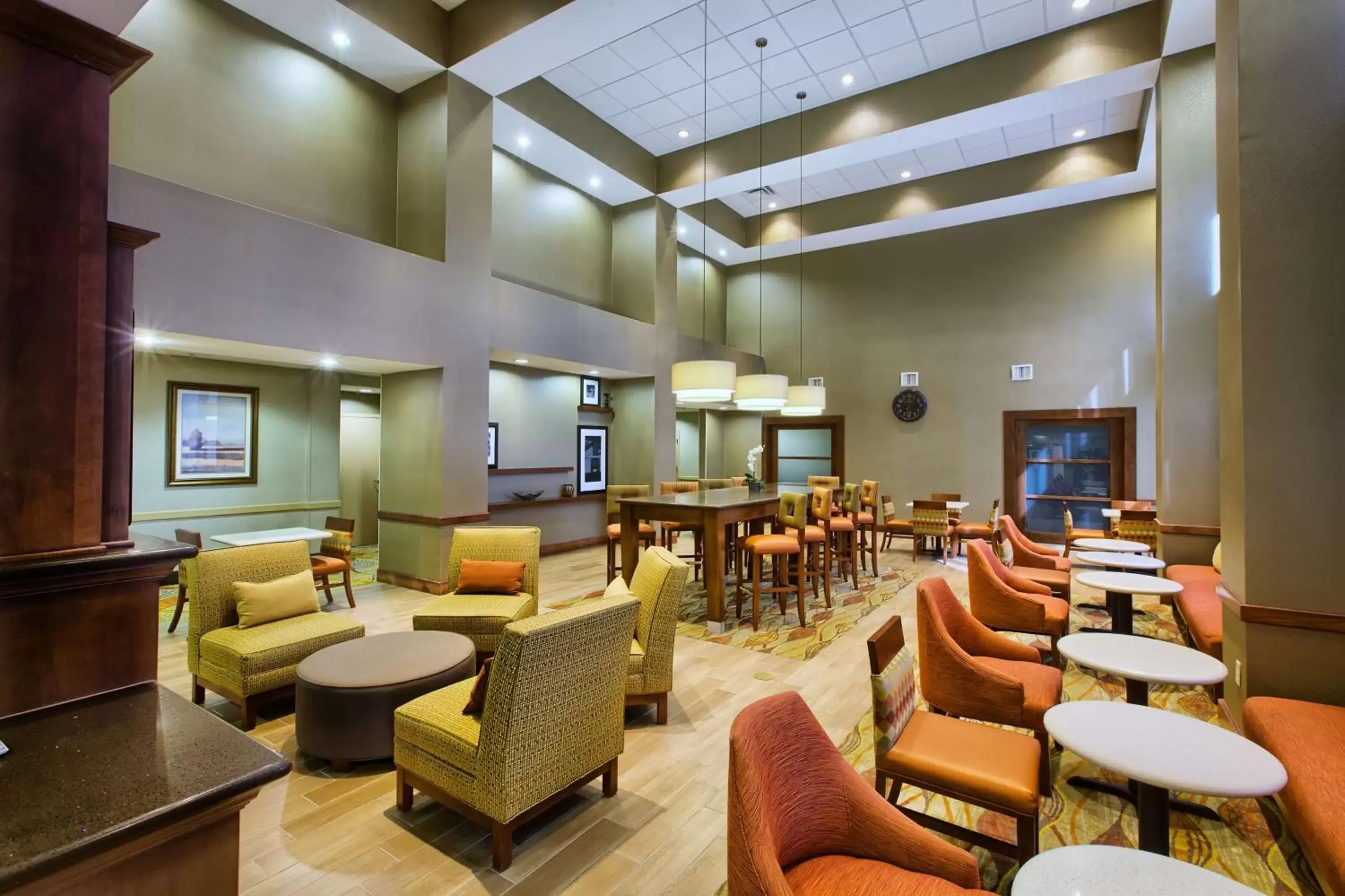 Lobby or reception, Lounge/Bar in Hampton Inn & Suites Houston Rosenberg