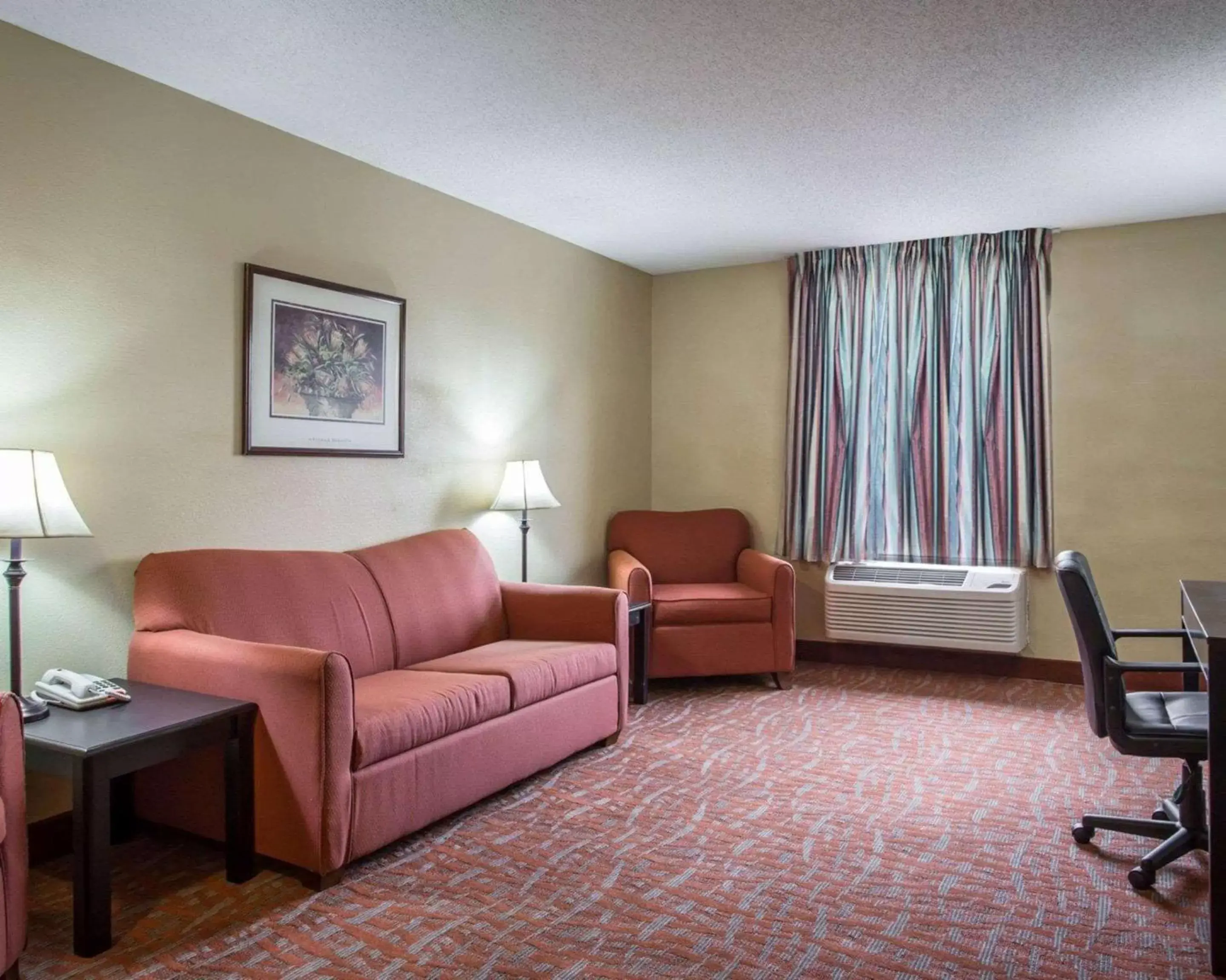 Photo of the whole room, Seating Area in Quality Inn & Suites Monroe