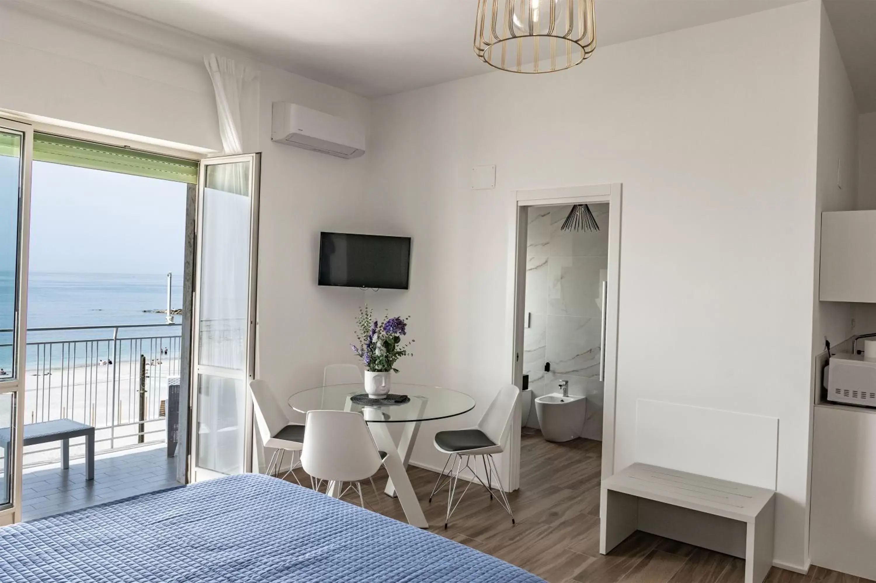 Sea view in Cas’ A Mare - Beachfront Luxury Suites