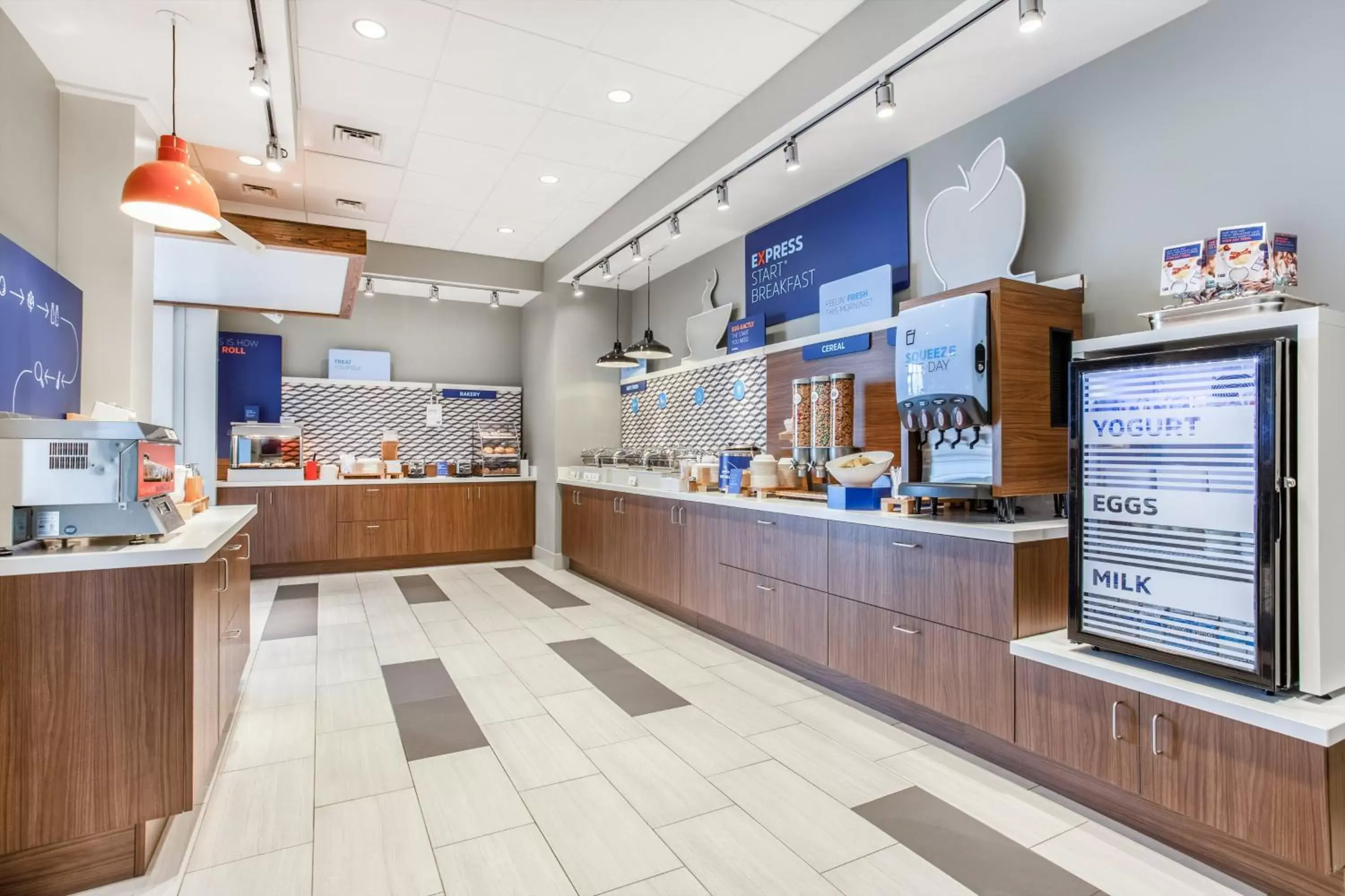 Breakfast, Kitchen/Kitchenette in Holiday Inn Express & Suites - Ottawa, an IHG Hotel