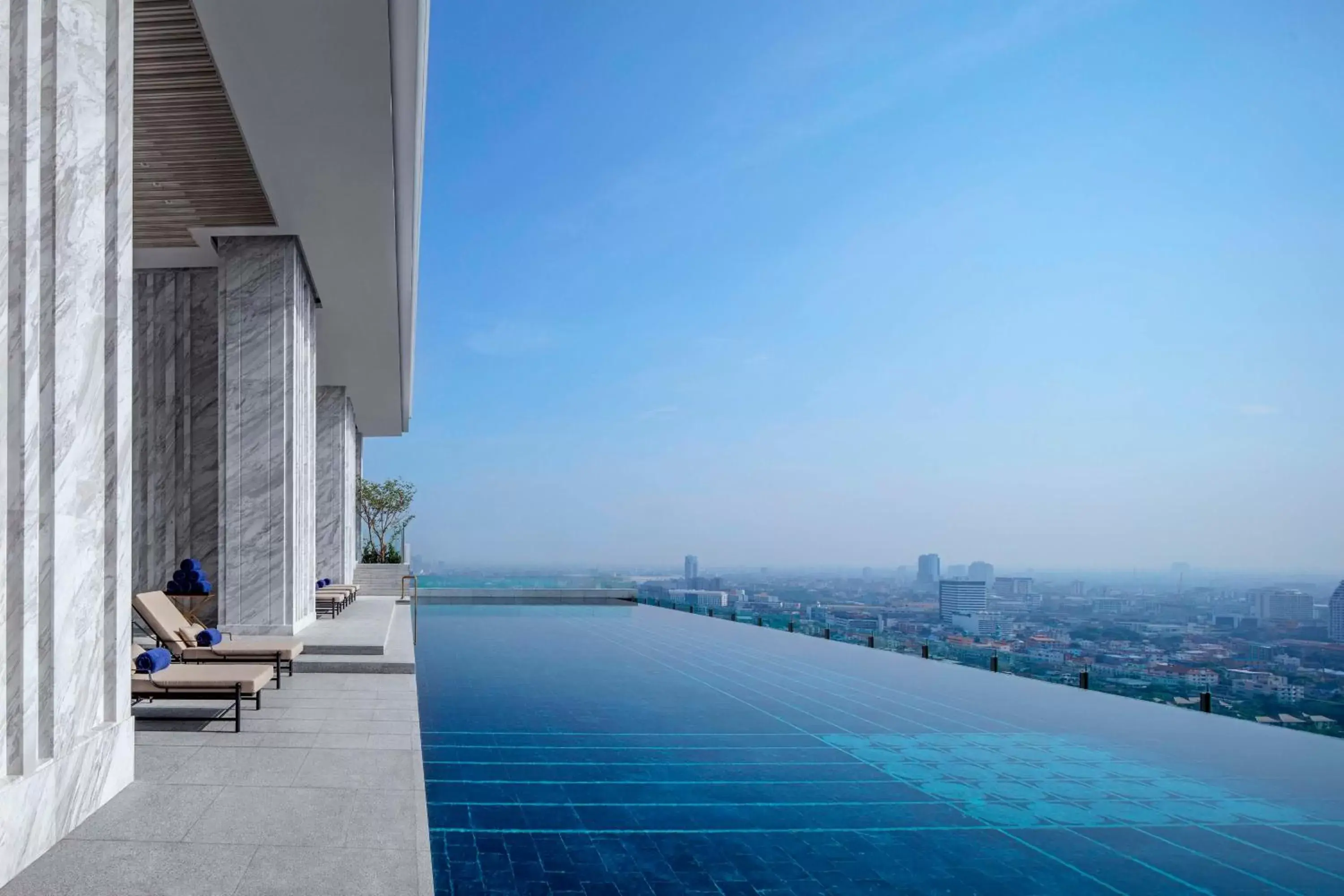 Swimming pool in 137 Pillars Residences Bangkok