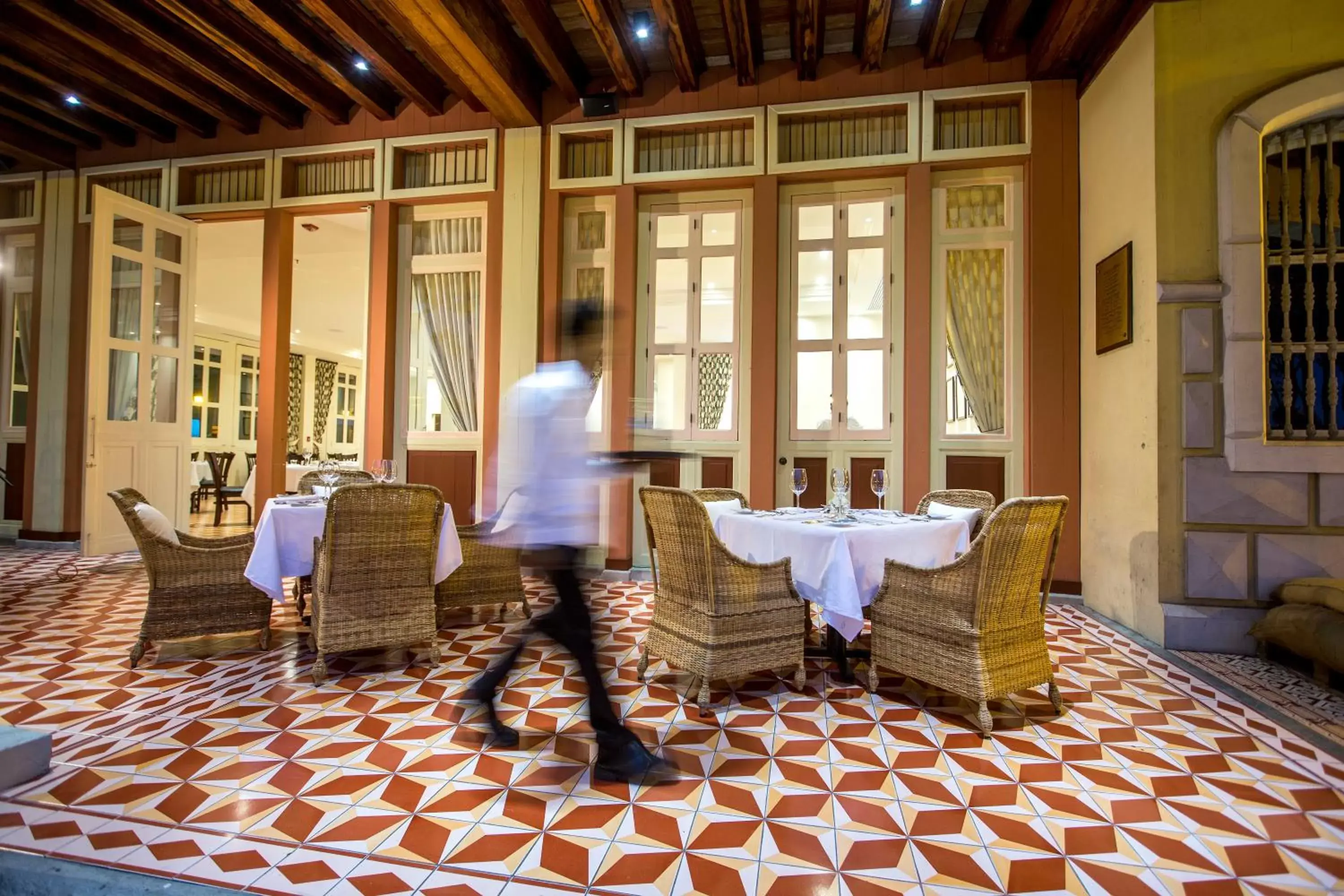 Restaurant/places to eat in Hotel del Parque