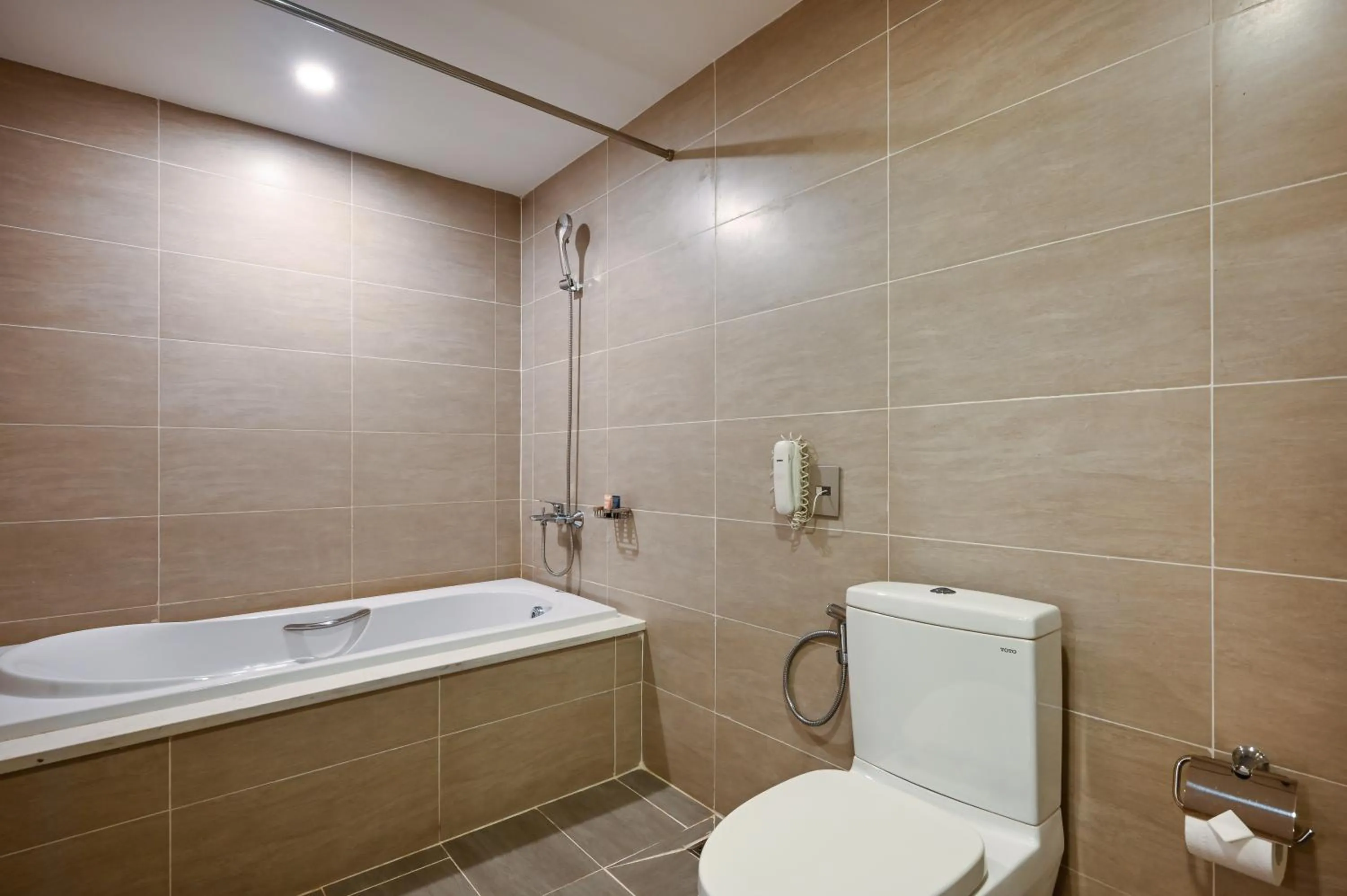 Bath in Muong Thanh Grand Saigon Centre Hotel