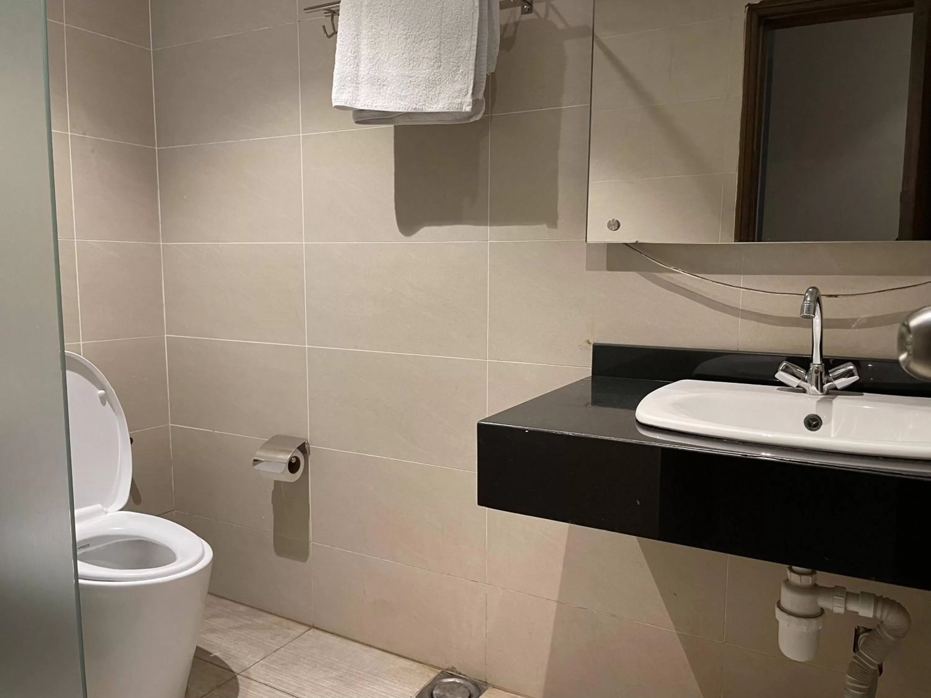 Bathroom in Hamsun Shahrah-e-Faisal