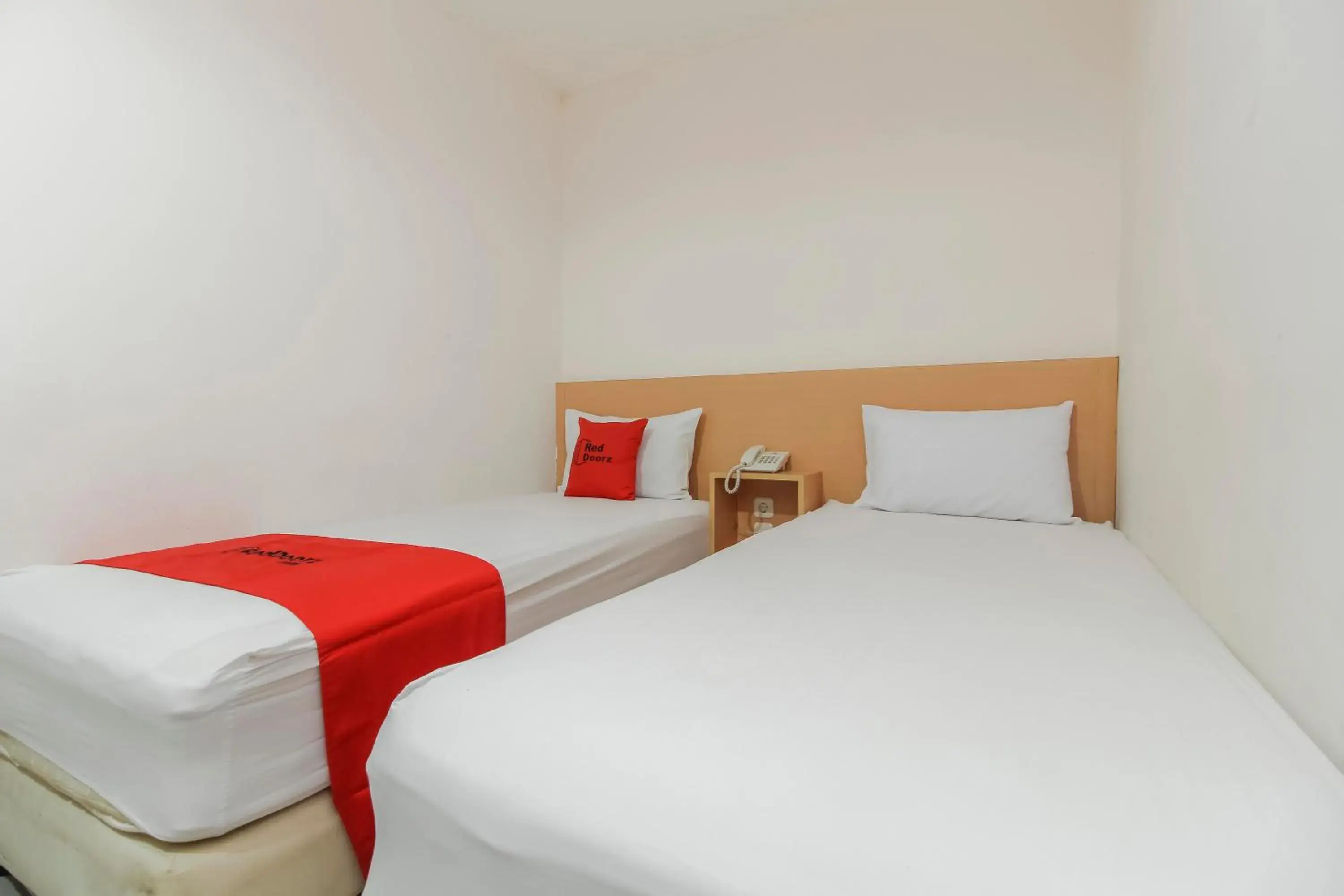 Bedroom, Bed in RedDoorz Plus near Galaxy Bekasi