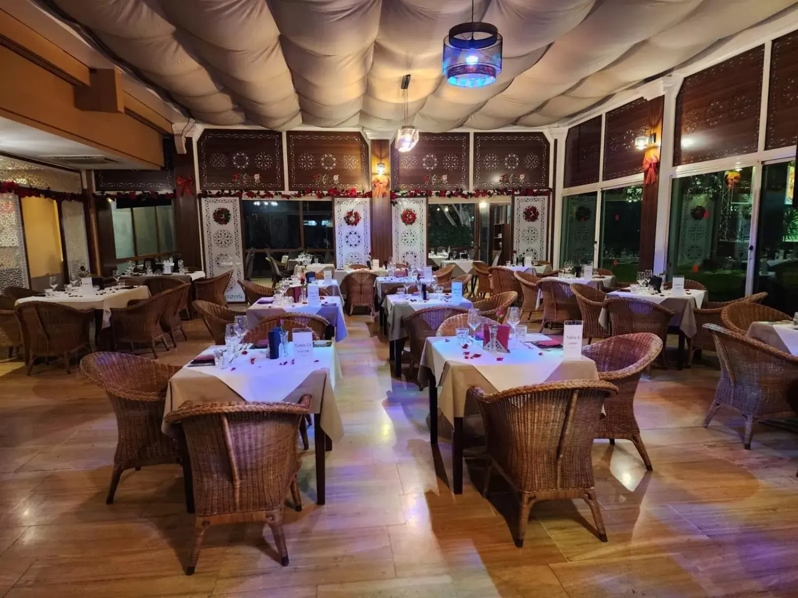 Restaurant/Places to Eat in El Oumnia Puerto & Spa