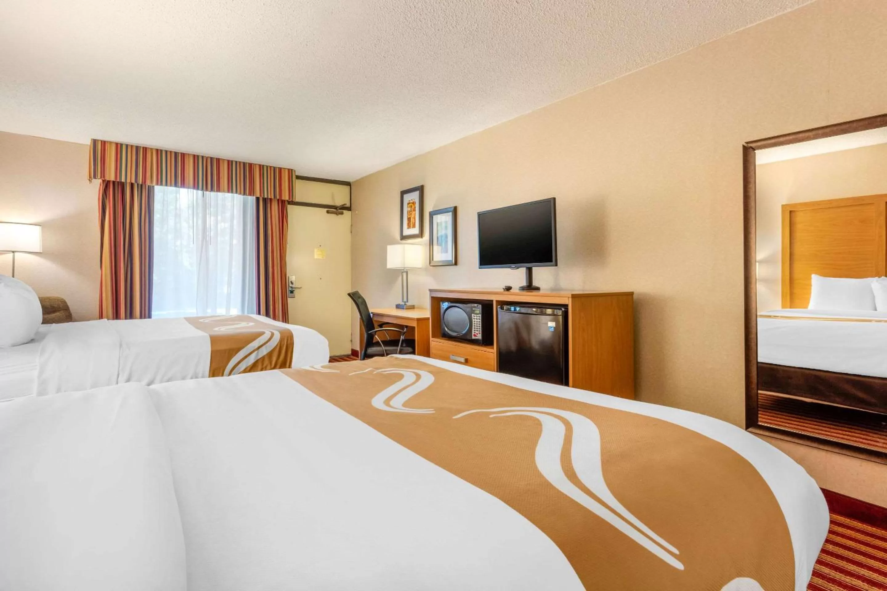 Photo of the whole room, Bed in Quality Inn Exit 4