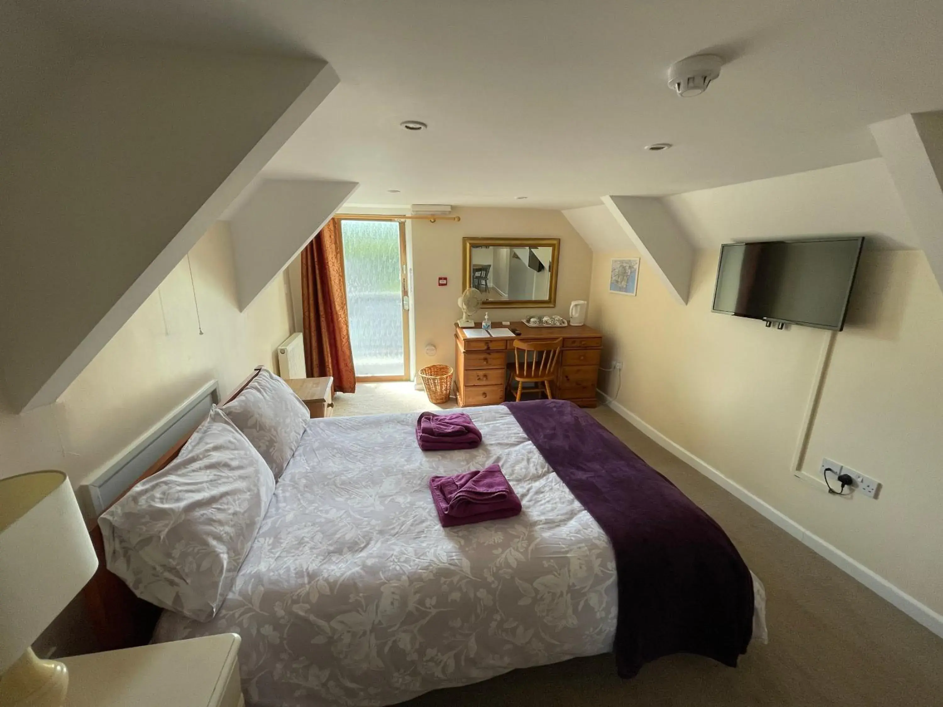 Bedroom, Bed in Station House, Dartmoor and Coast located, Village centre Hotel