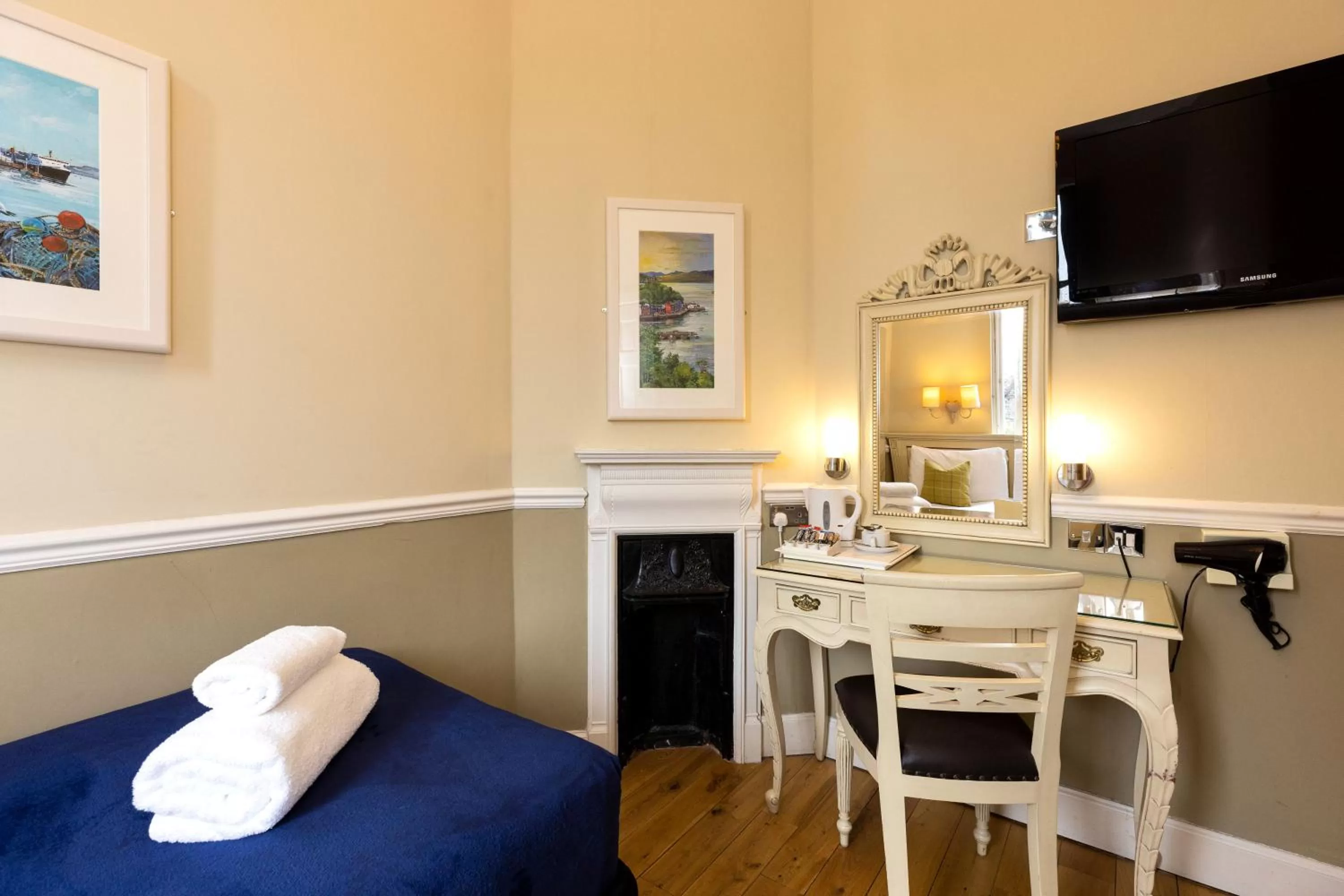 Bedroom, Bed in The Haymarket Hotel