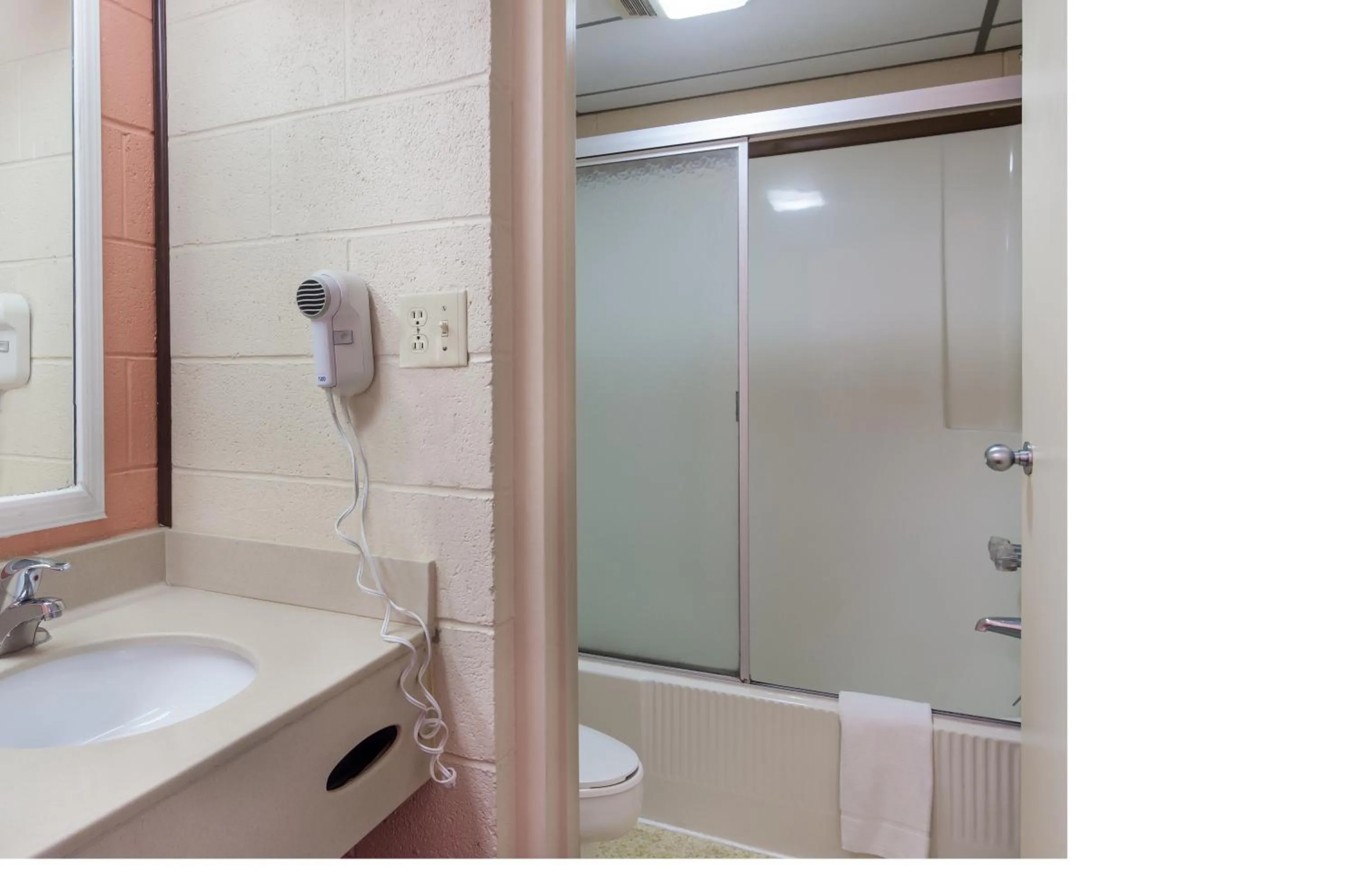 Bathroom in Americas Best Value Inn Wytheville