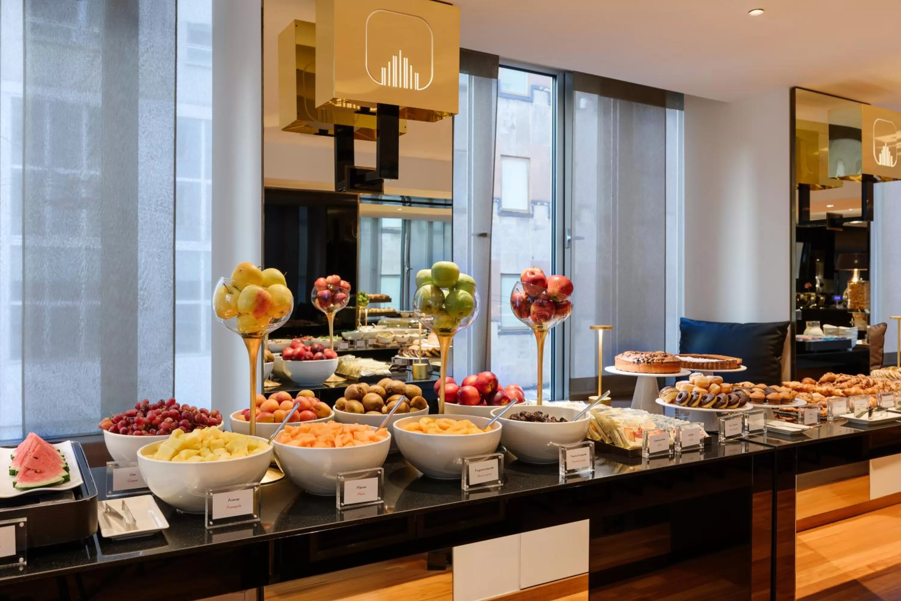 Breakfast in Hotel The Square Milano Duomo - Preferred Hotels & Resorts