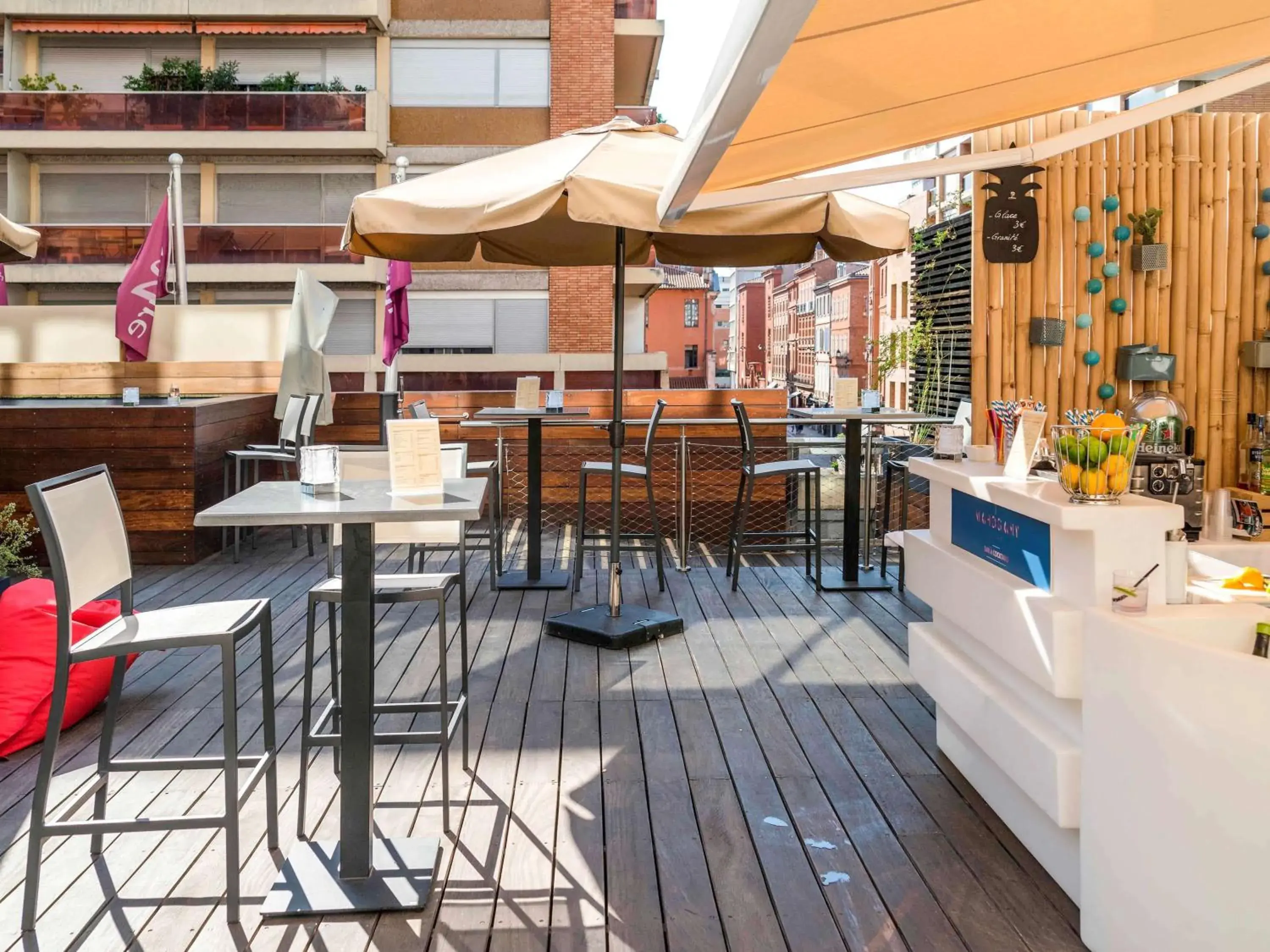 Balcony/Terrace, Restaurant/Places to Eat in Mercure Toulouse Centre Saint-Georges