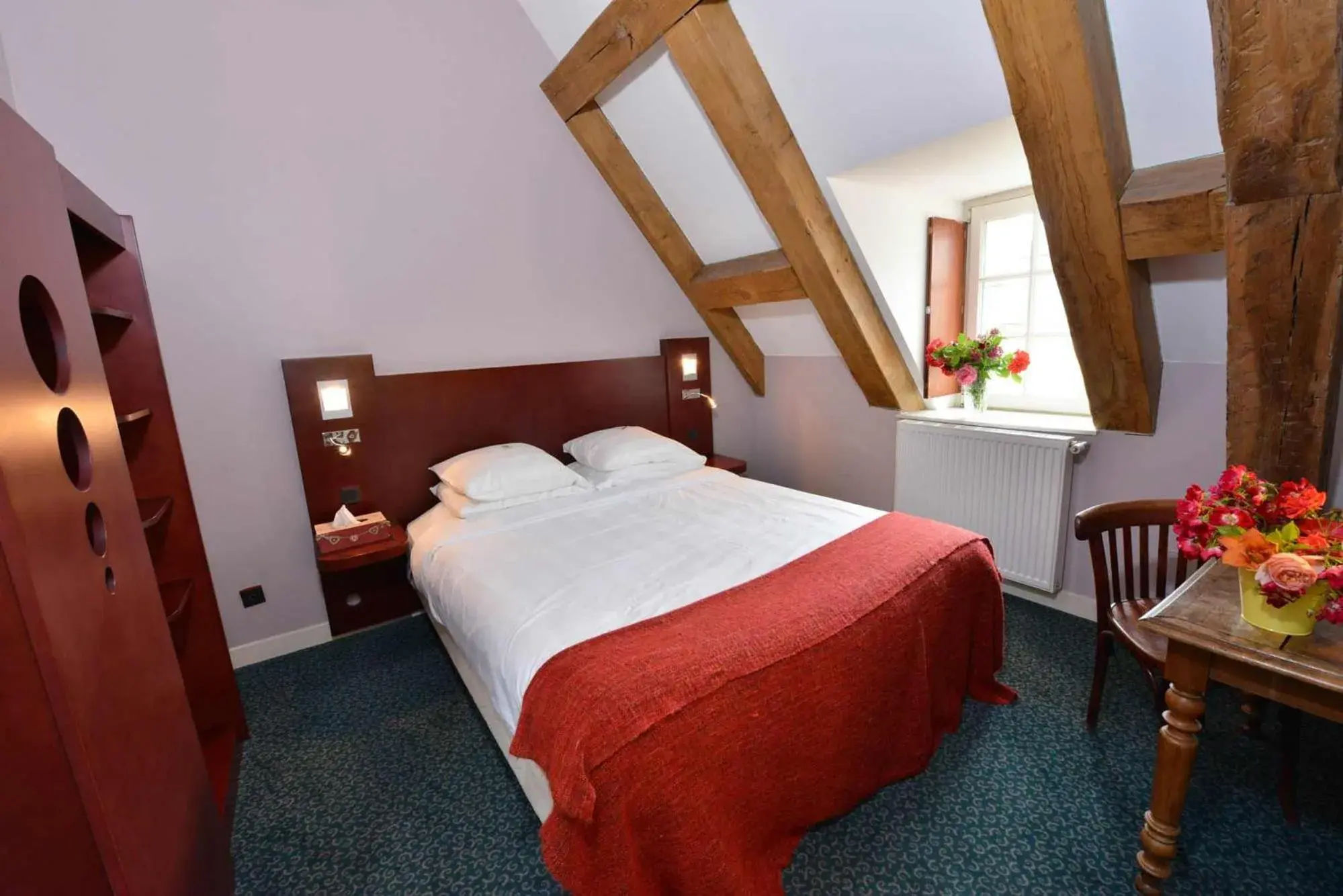 Bedroom, Bed in Logis Hotel De La Cote D'or