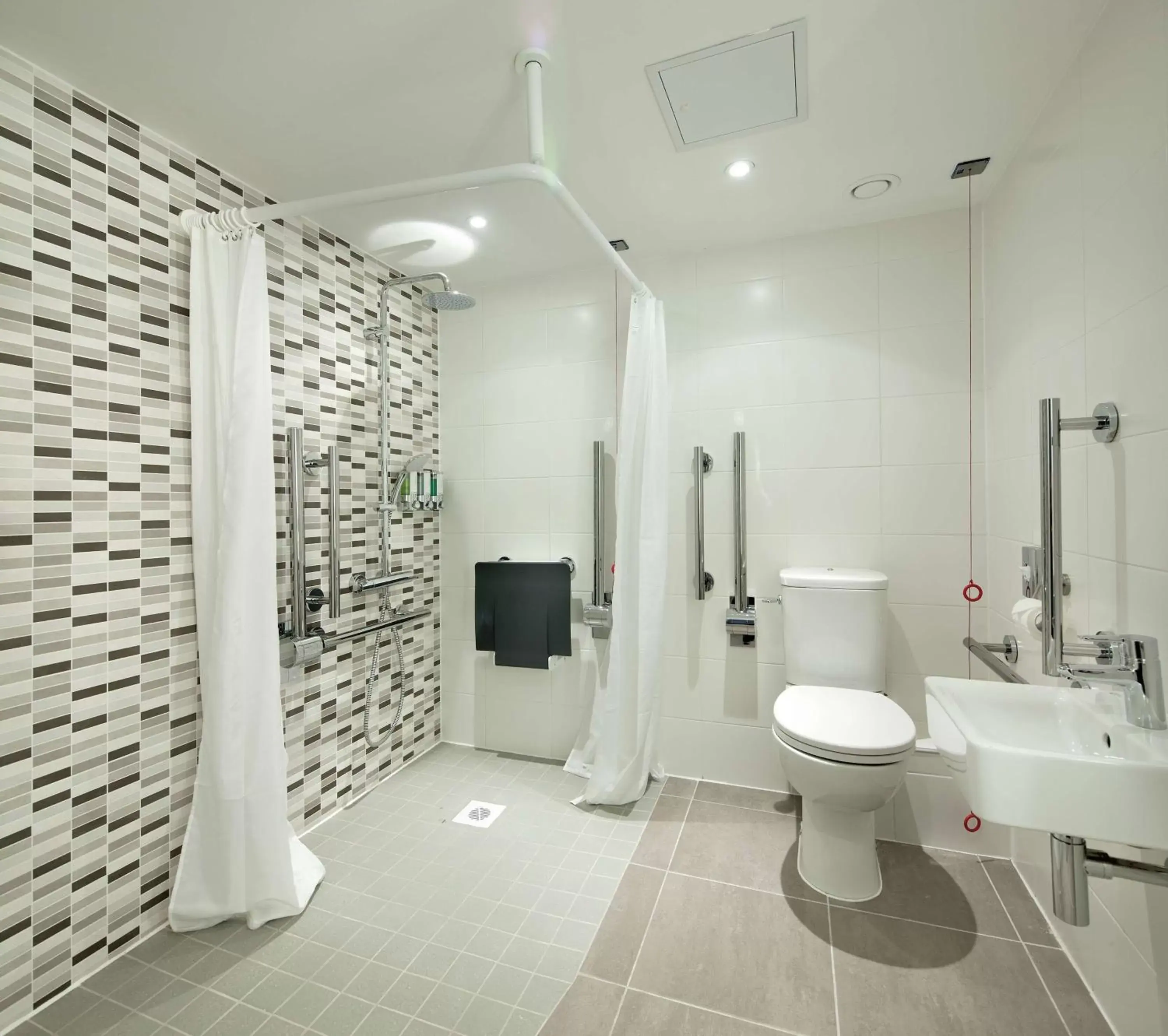 Bathroom in Hampton By Hilton Leeds City Centre
